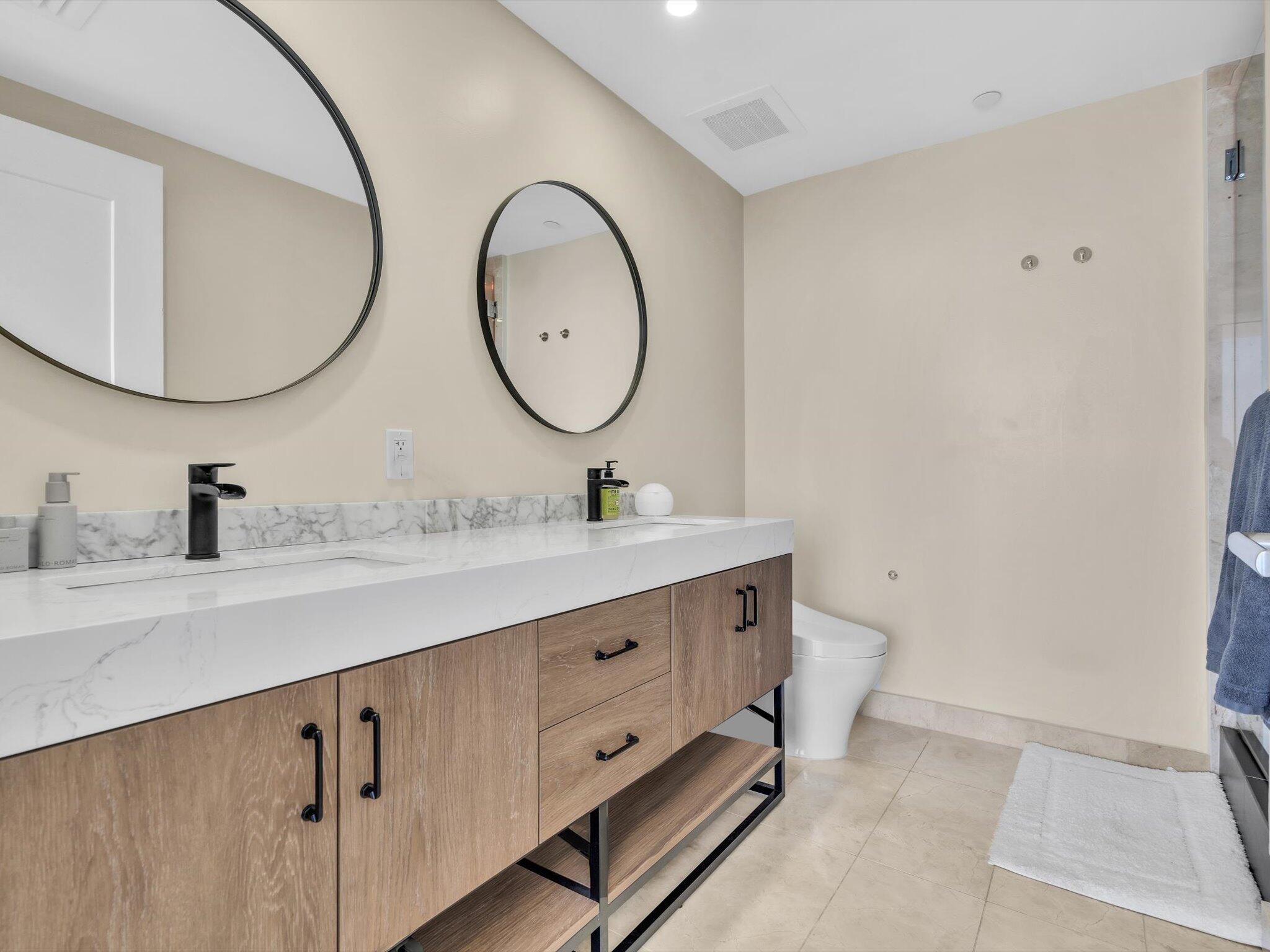 THE CRIMSON CONDO - Residential