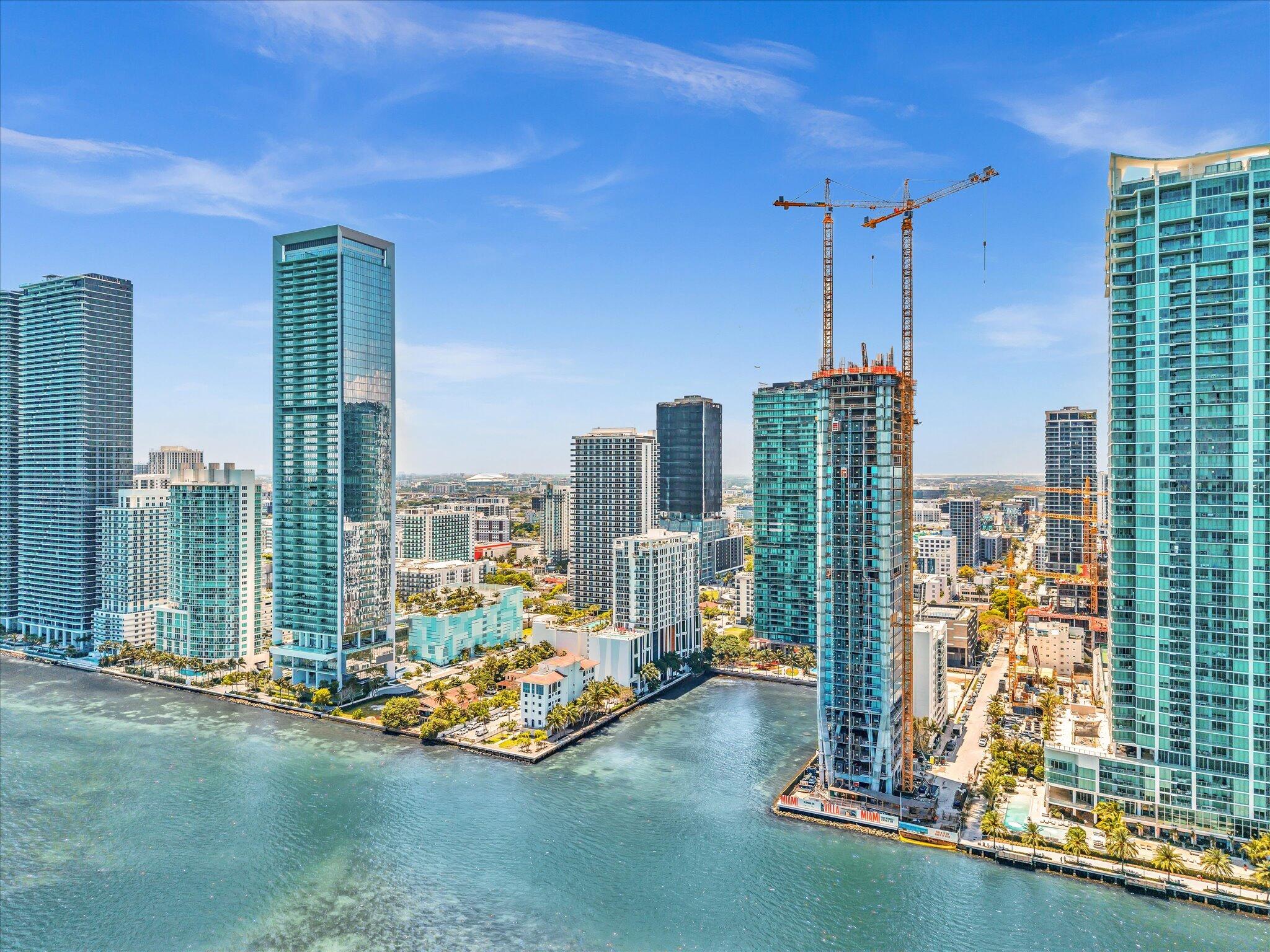 THE CRIMSON CONDO - Residential