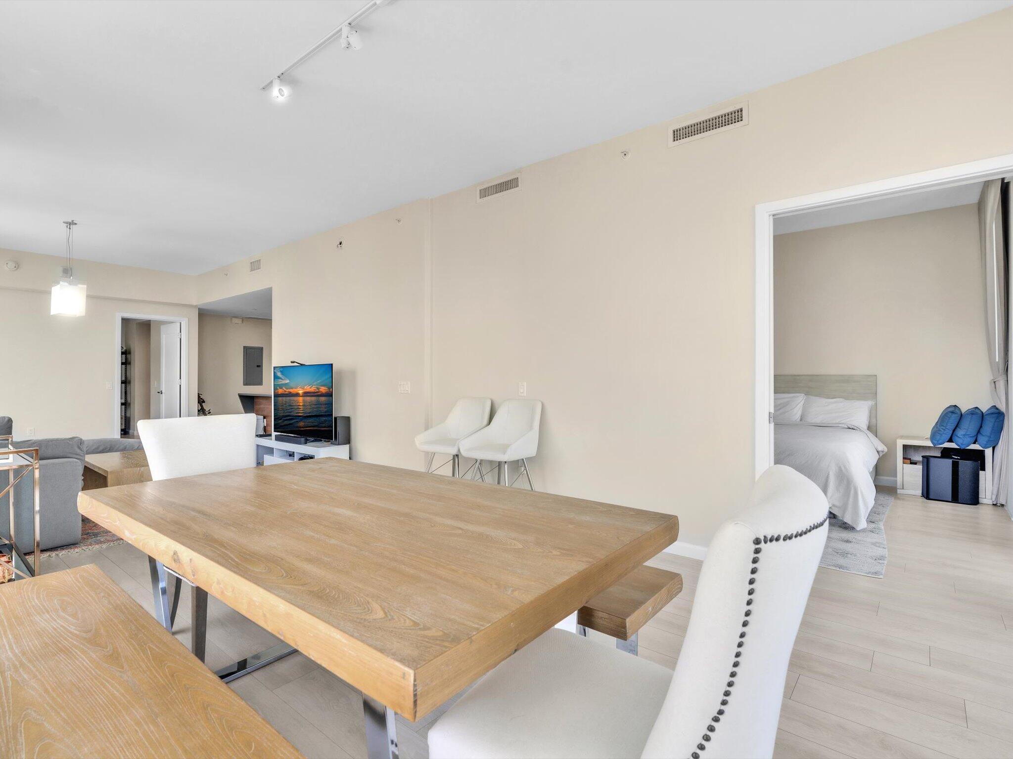 THE CRIMSON CONDO - Residential