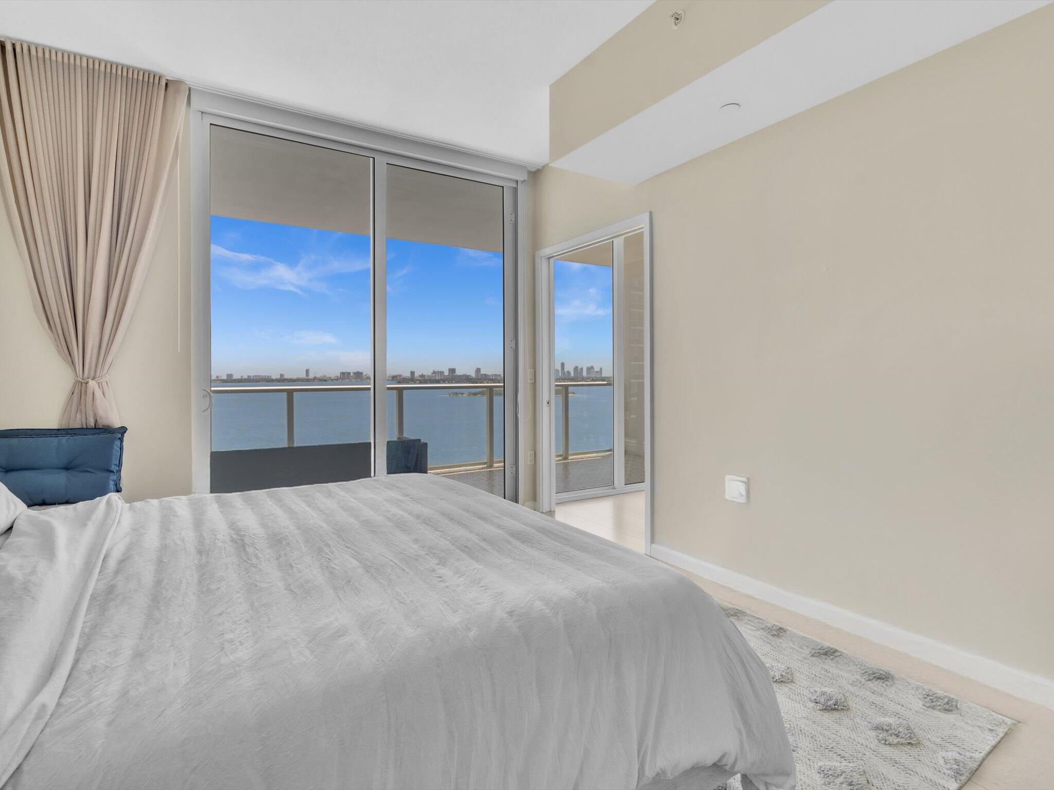 THE CRIMSON CONDO - Residential