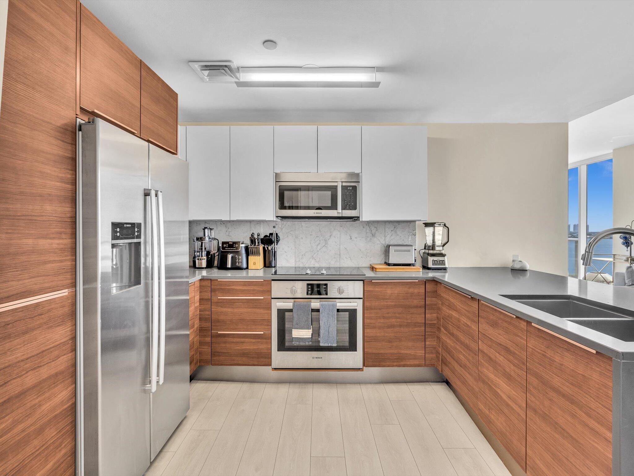 THE CRIMSON CONDO - Residential