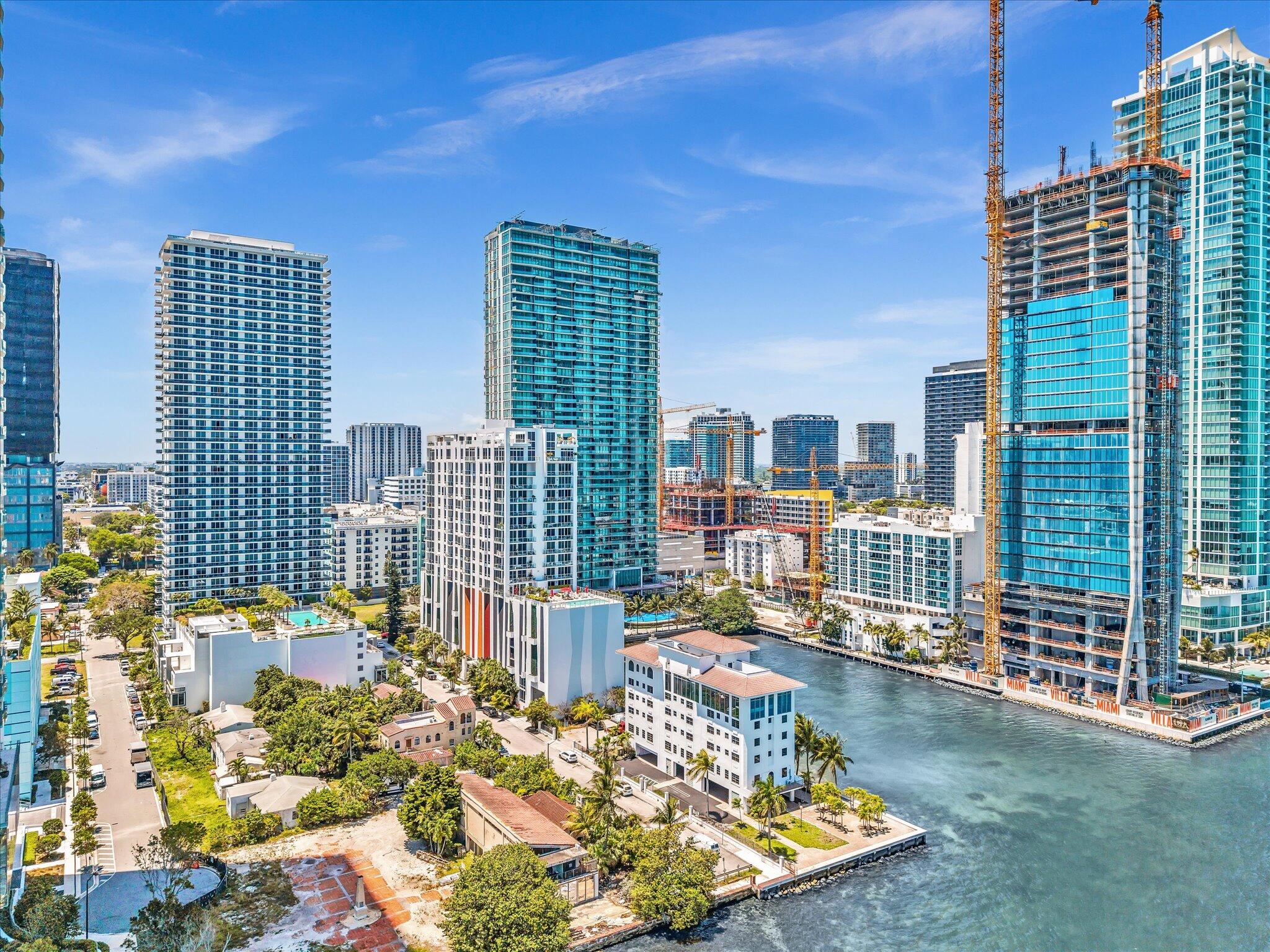 THE CRIMSON CONDO - Residential