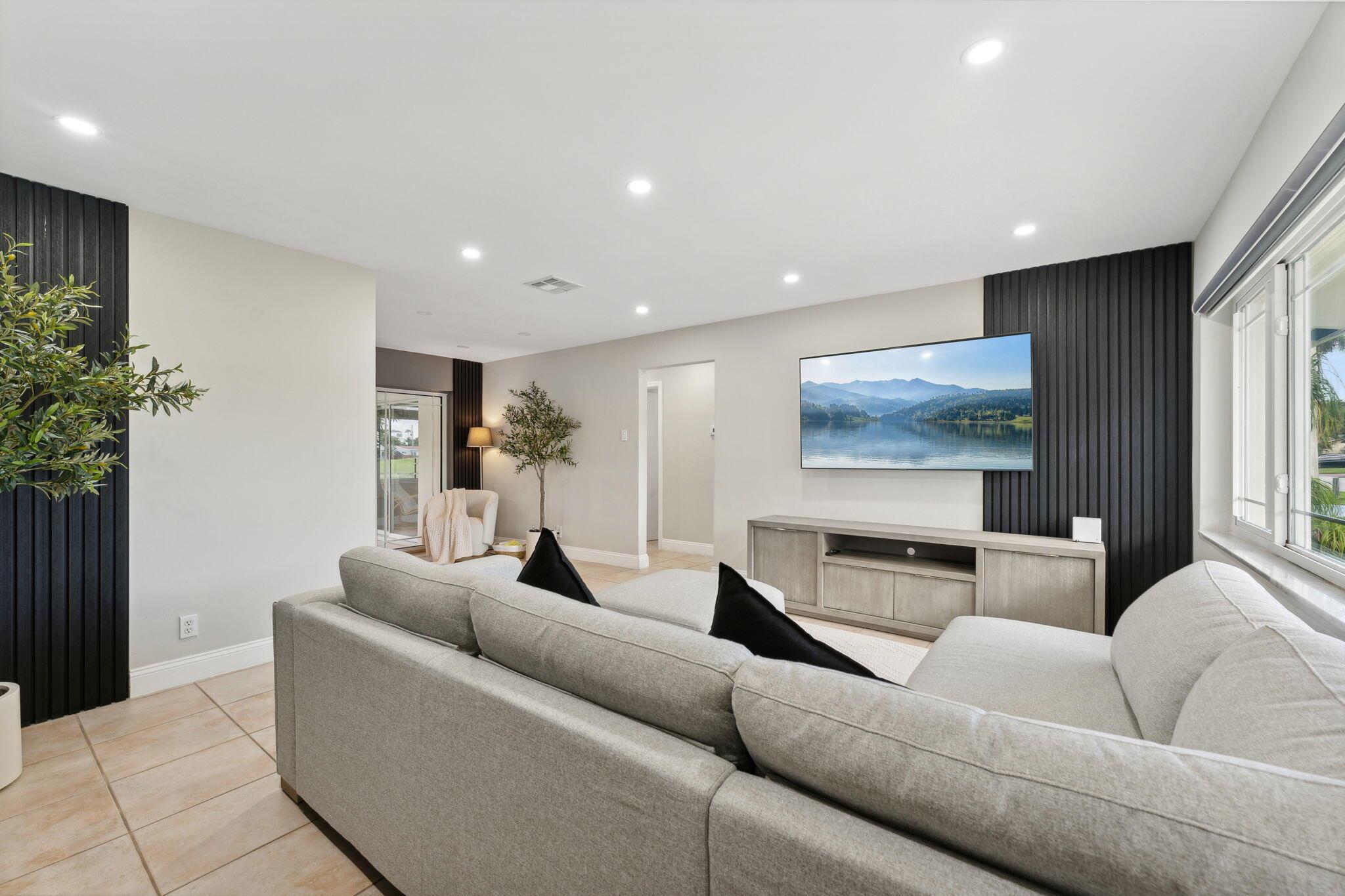 TAMARAC LAKES SOUTH - Residential Lease