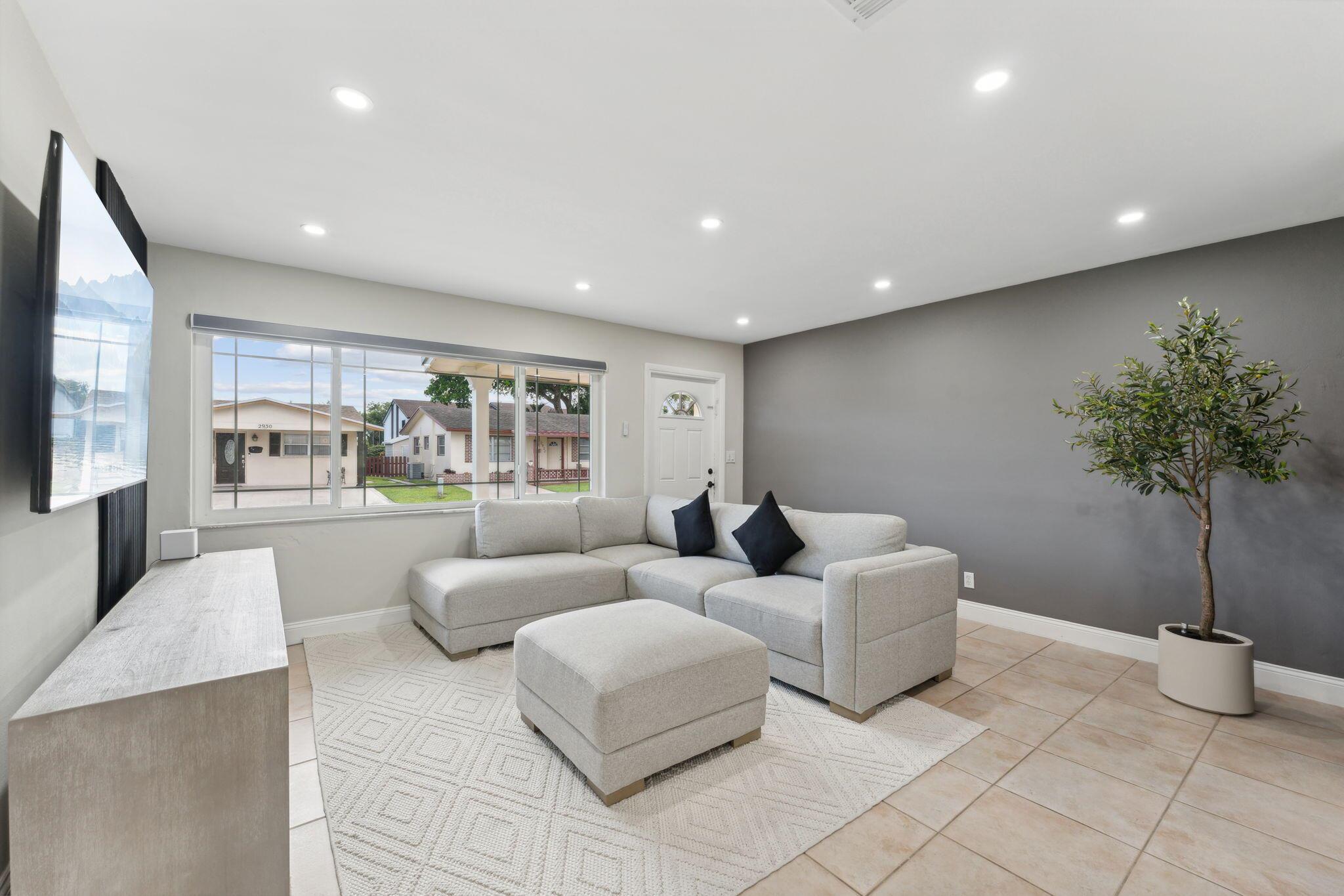 TAMARAC LAKES SOUTH - Residential Lease