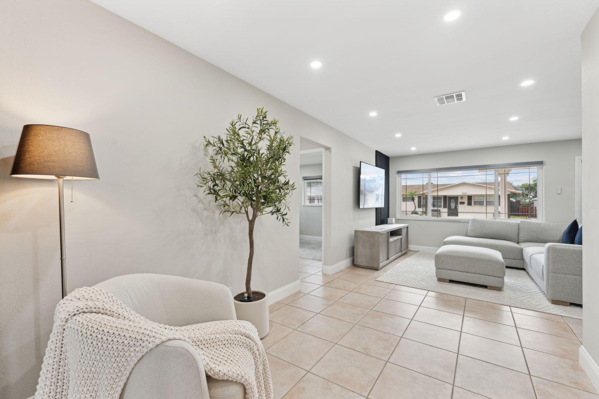 TAMARAC LAKES SOUTH - Residential Lease