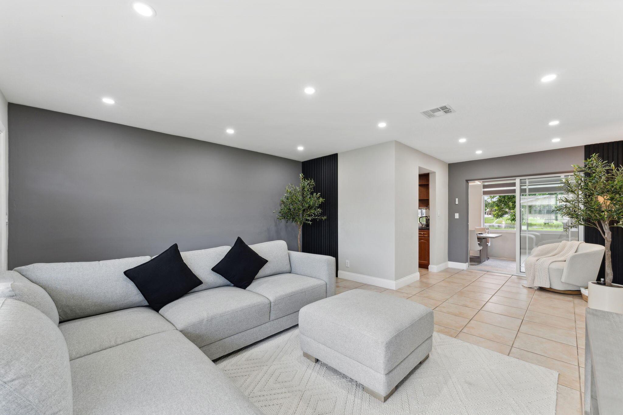 TAMARAC LAKES SOUTH - Residential Lease