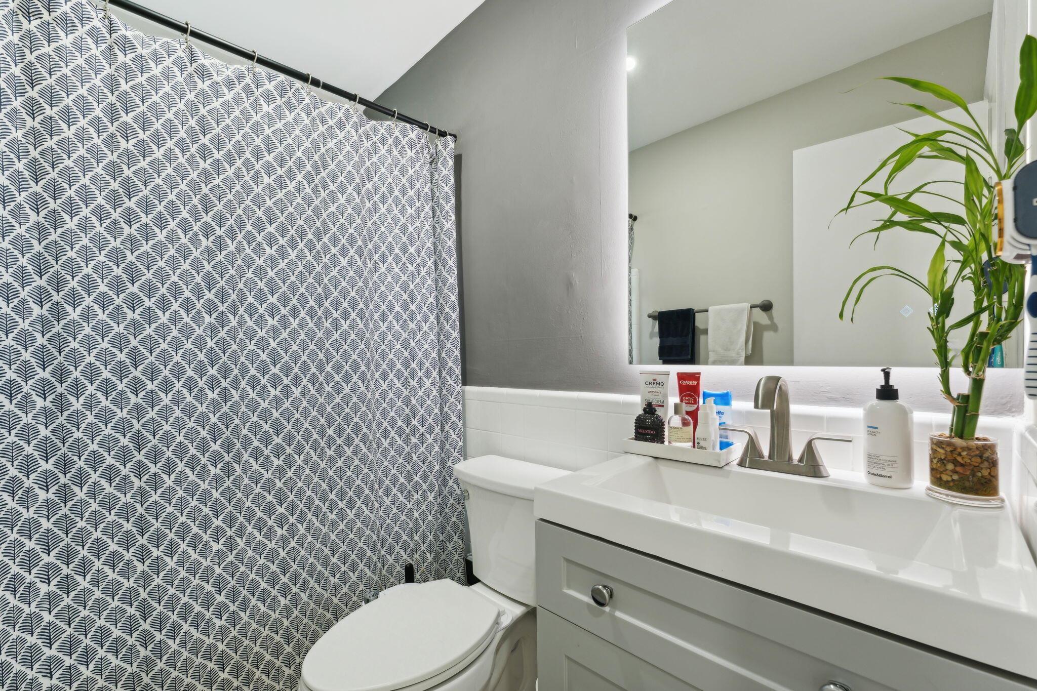 TAMARAC LAKES SOUTH - Residential Lease