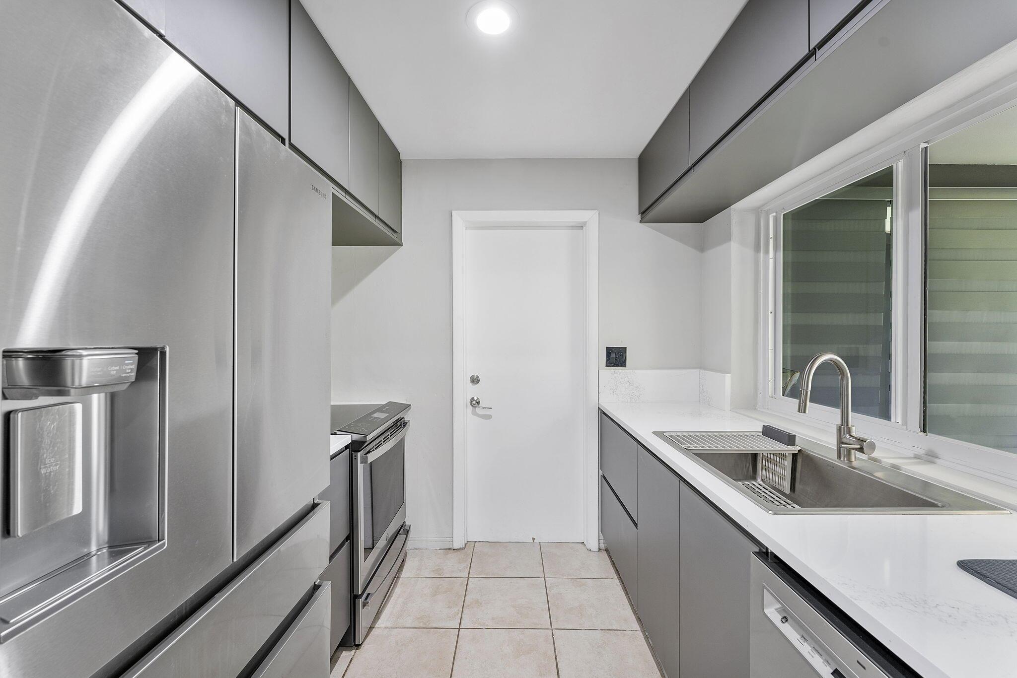 TAMARAC LAKES SOUTH - Residential Lease