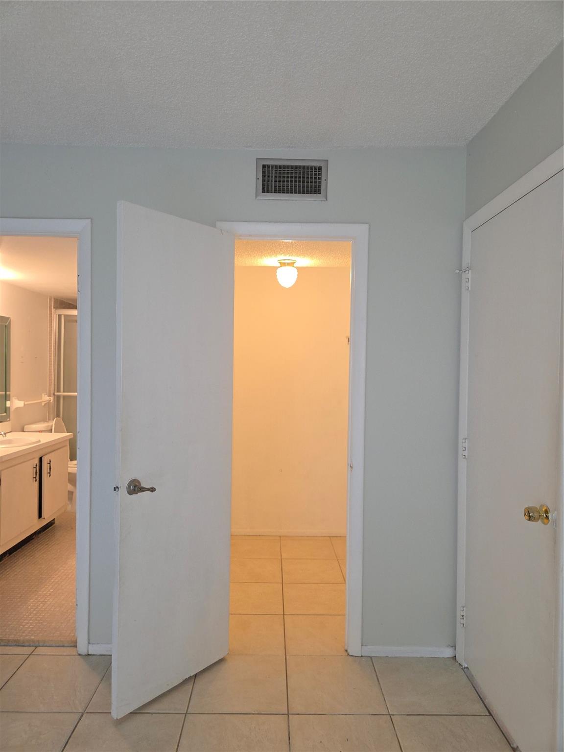 The Manors Of Inverrary I - Residential Lease