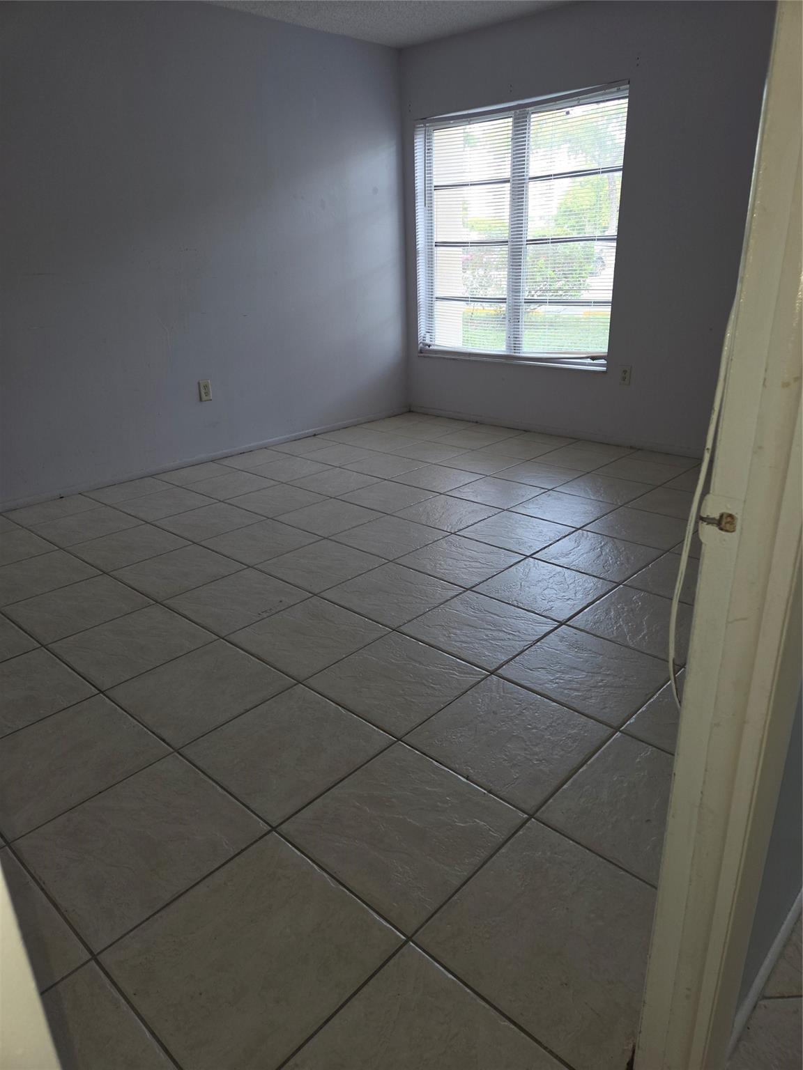 The Manors Of Inverrary I - Residential Lease