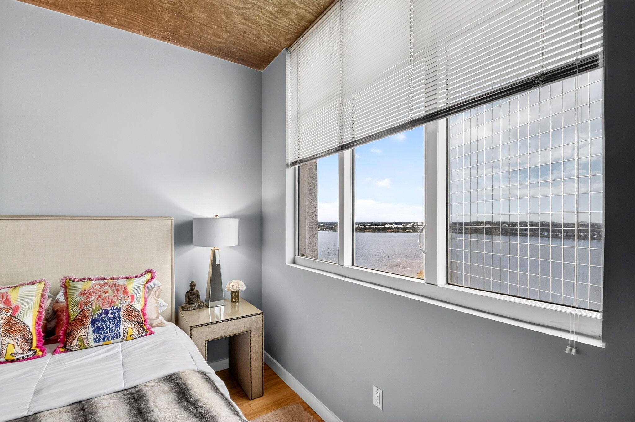 EDGE CONDO - Residential