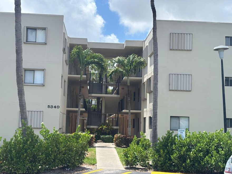 Ready to live the adult Florida life in Delray Beach!  Only a few minutes from the beaches and downtown Delray. Please visit this 2BR/2BA home and make it your own. Las Verdes has much to offer for an active lifestyle with a clubhouse, pool, tennis courts, gym and trails around the lake and community. Home is ready to move in.