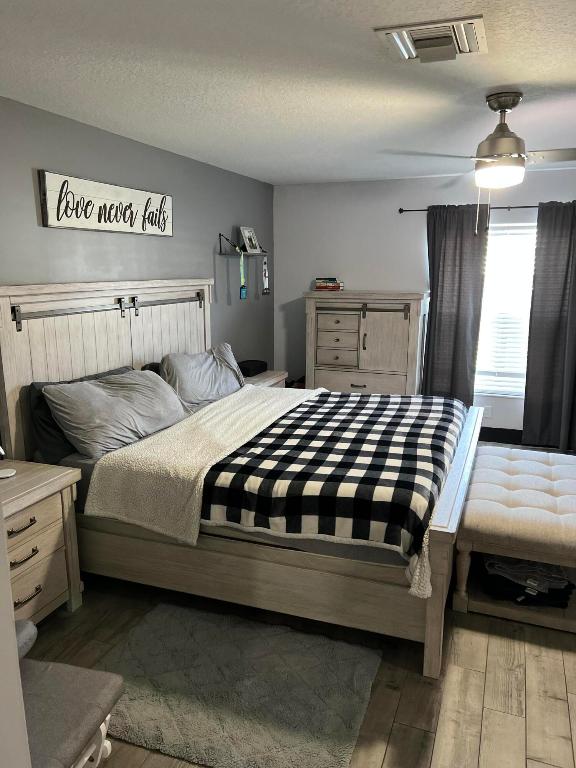 PORT ST LUCIE SECTION 33 - Residential Lease