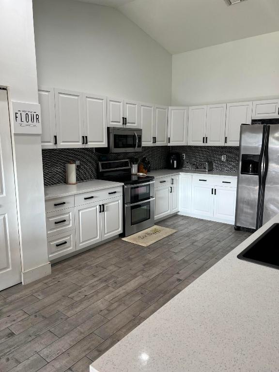 PORT ST LUCIE SECTION 33 - Residential Lease