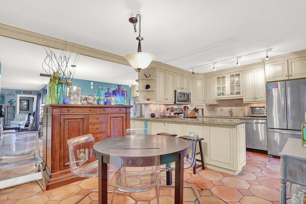Photo of 904 9th Terrace, Palm Beach Gardens, FL 33418 (MLS # R11156799)