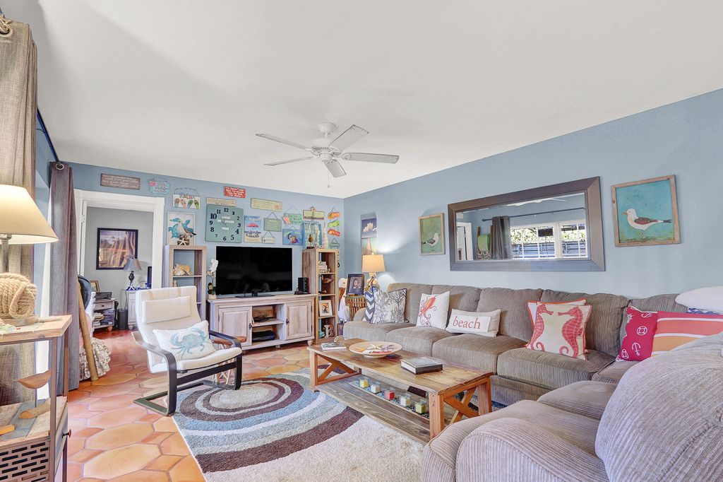 Photo of 904 9th Terrace, Palm Beach Gardens, FL 33418 (MLS # R11156799)