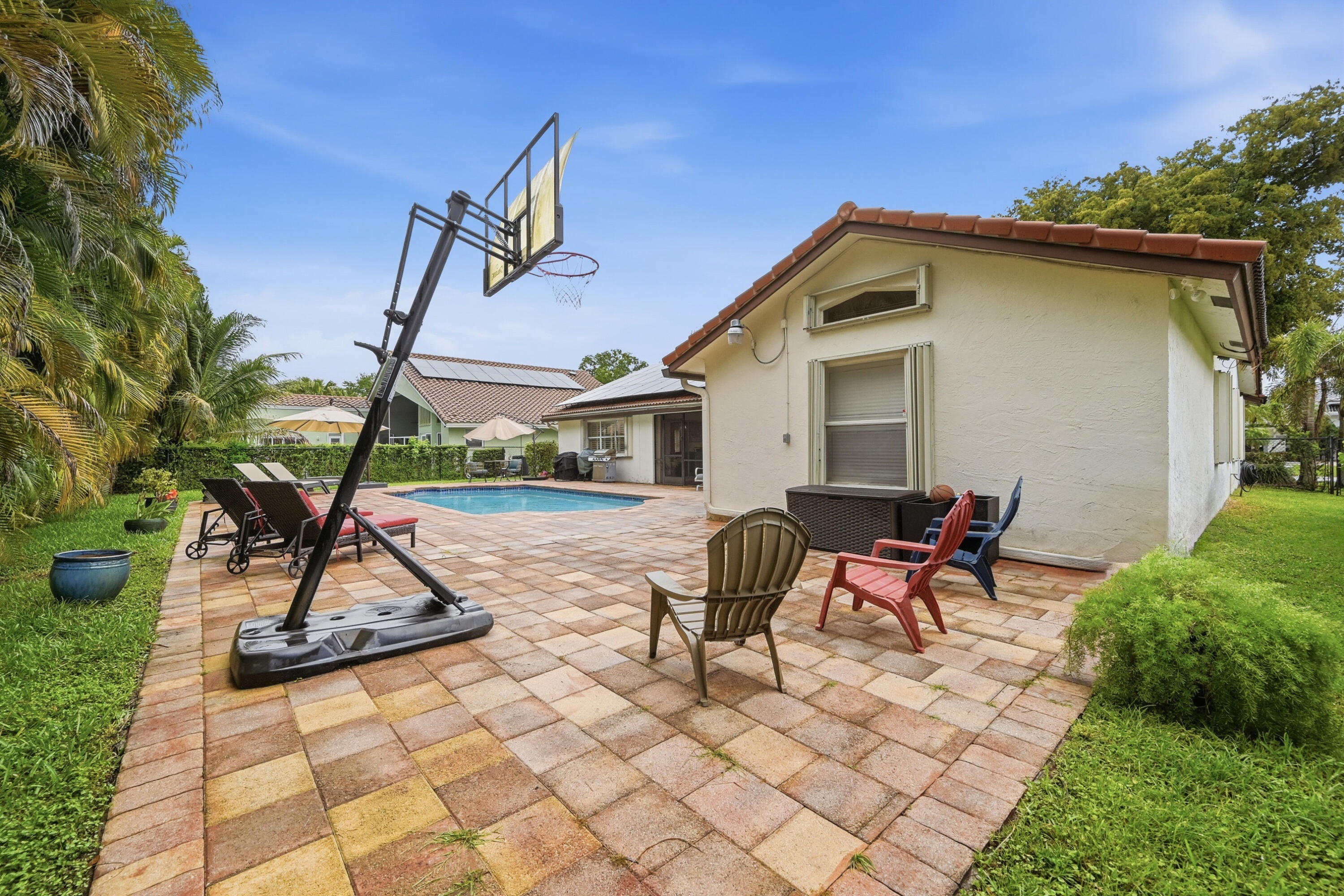 WEST GLEN - Residential
