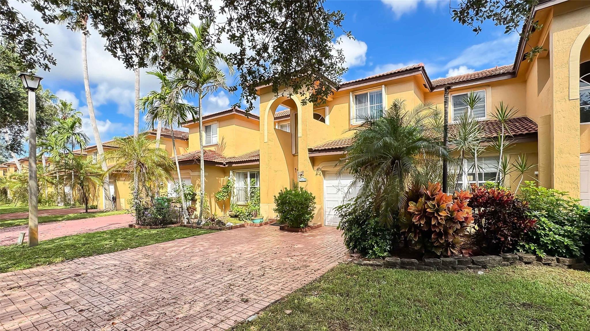 View photos, virtual tours, details... 14015 N Forest Oak Cir 14015