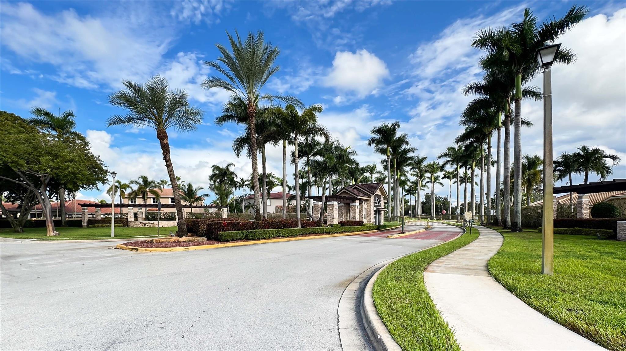 View photos, virtual tours, details... 14015 N Forest Oak Cir 14015