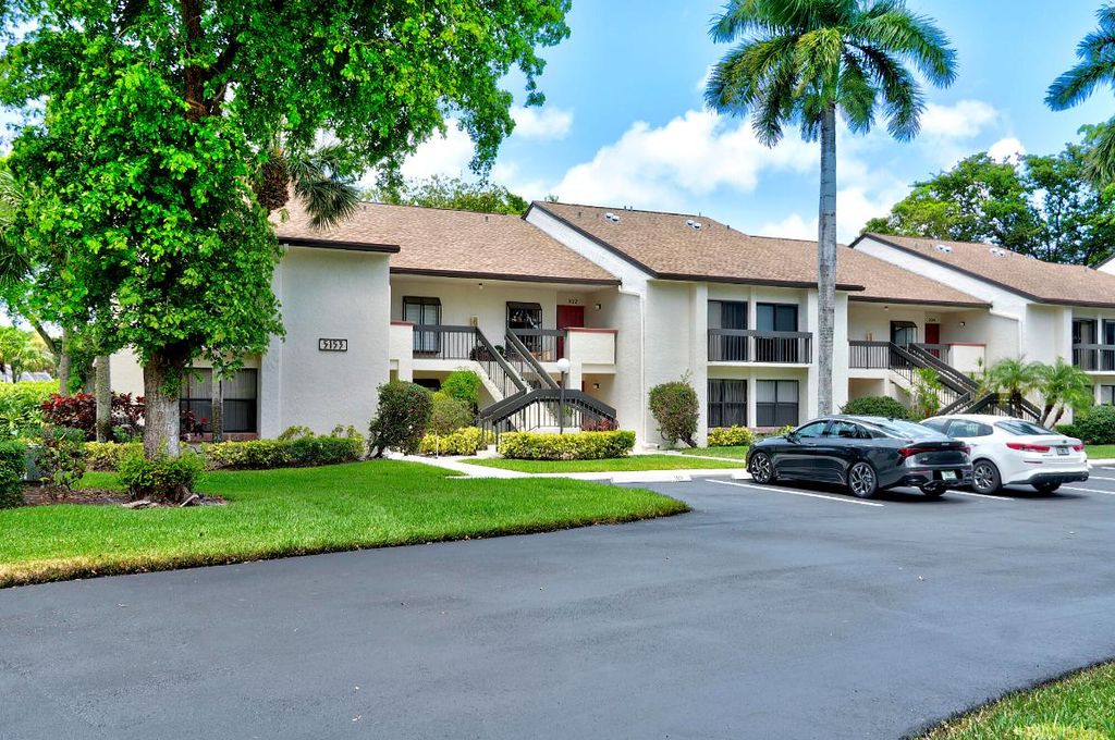Photo of 5153 Oak Hill Lane #512, Delray Beach, FL 33484 (MLS # R11133576)