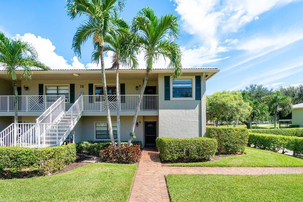 Photo of 18 Stratford Drive #H, Boynton Beach, FL 33436 (MLS # R11020232)
