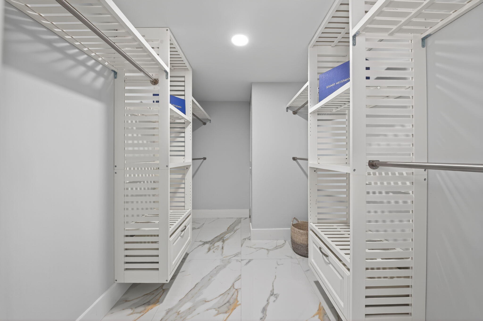 THIRTY TWO HUNDRED CONDO - Residential