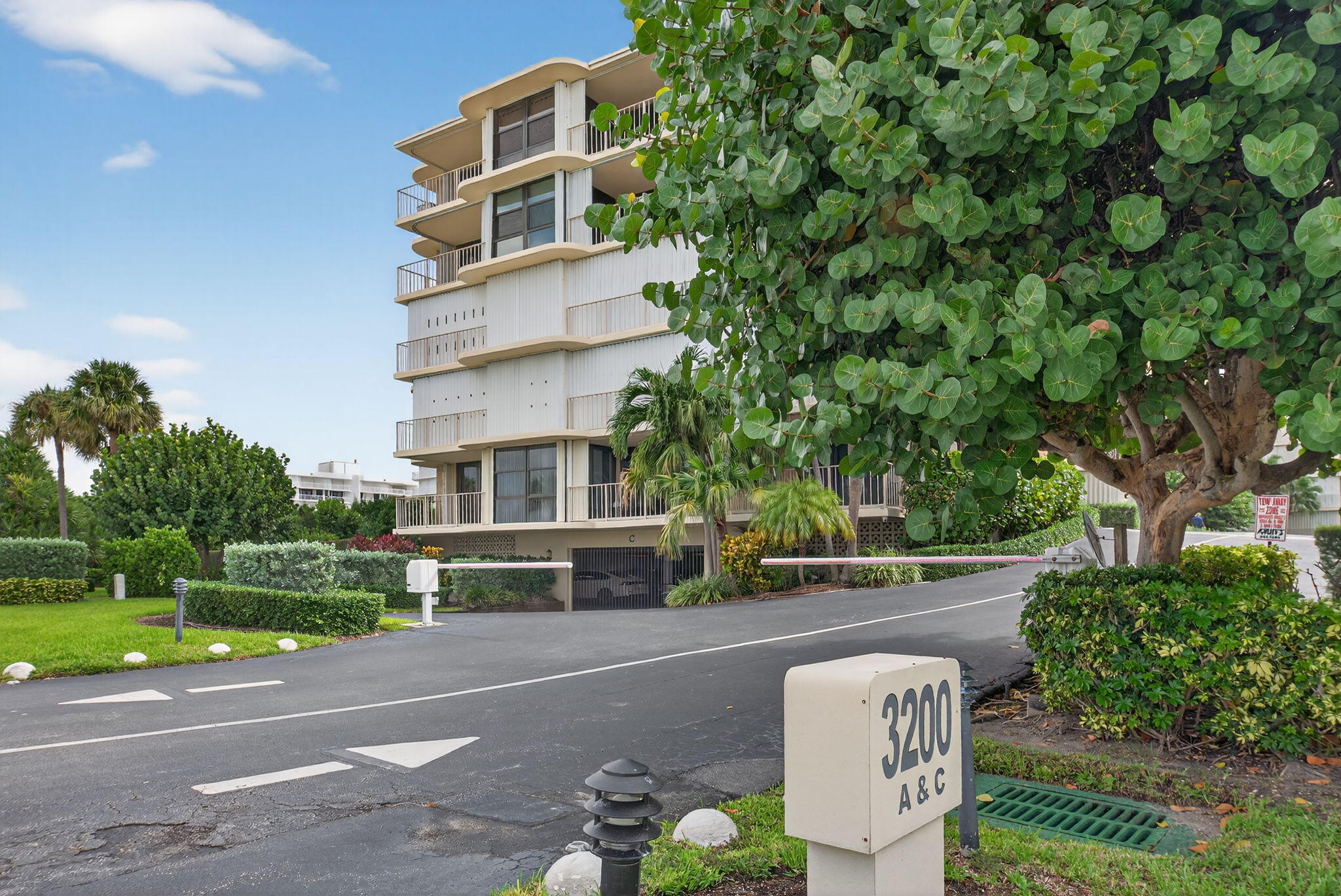 THIRTY TWO HUNDRED CONDO - Residential