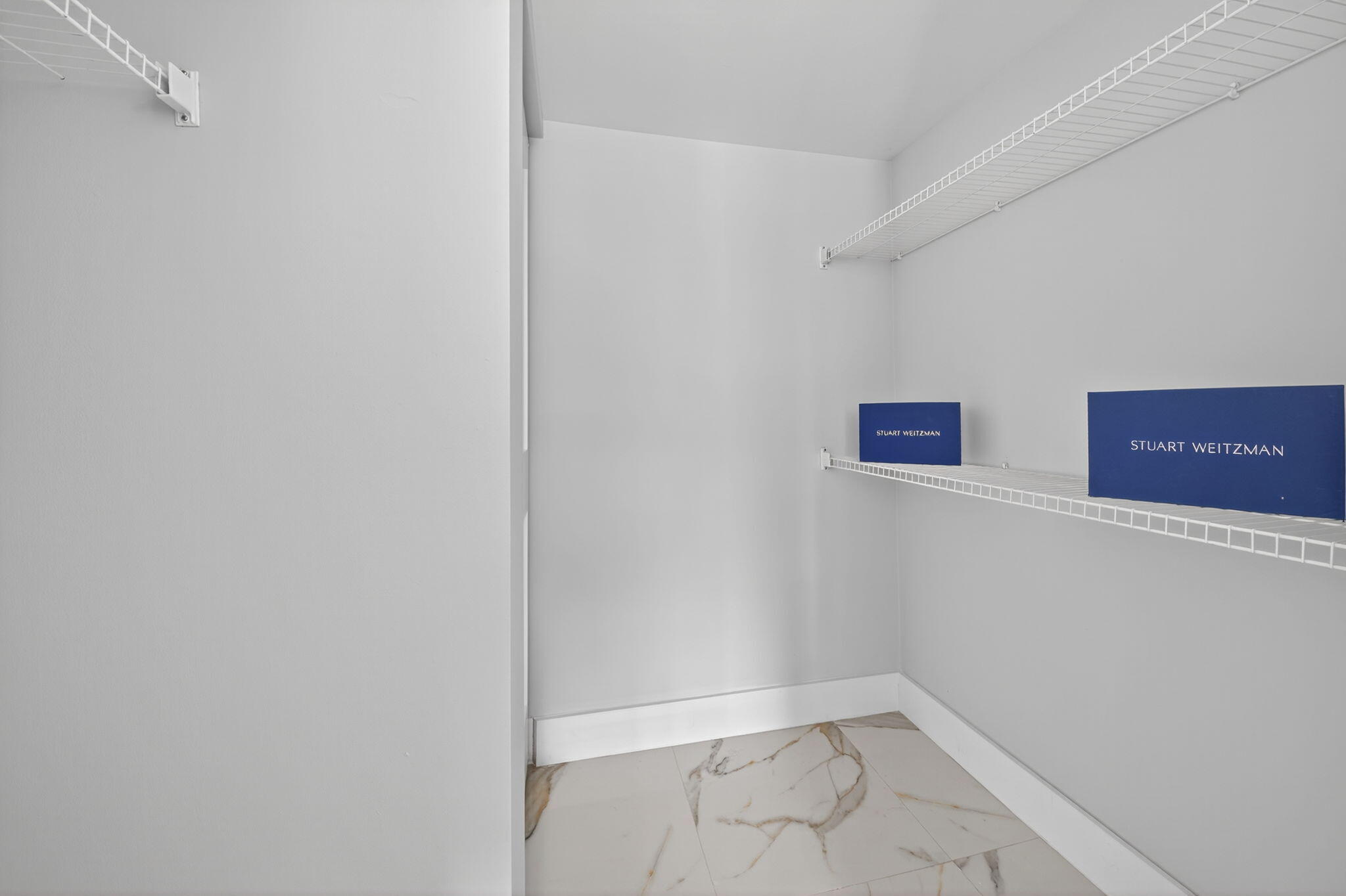 THIRTY TWO HUNDRED CONDO - Residential