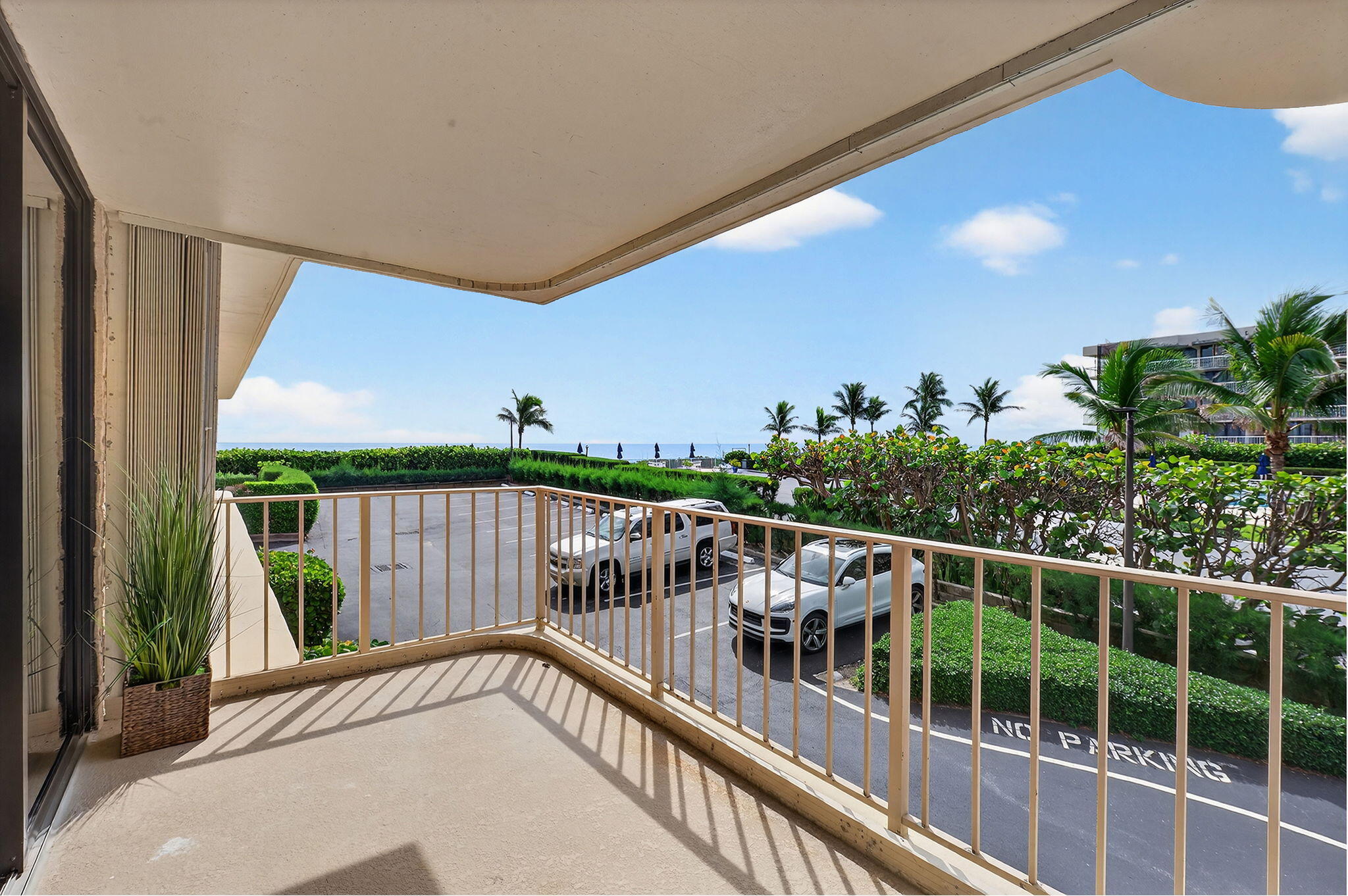 THIRTY TWO HUNDRED CONDO - Residential