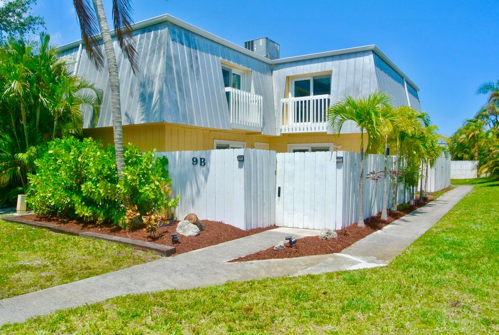 Photo of 141 E Riverside Drive #9b, Jupiter, FL 33469 (MLS # B26015800)