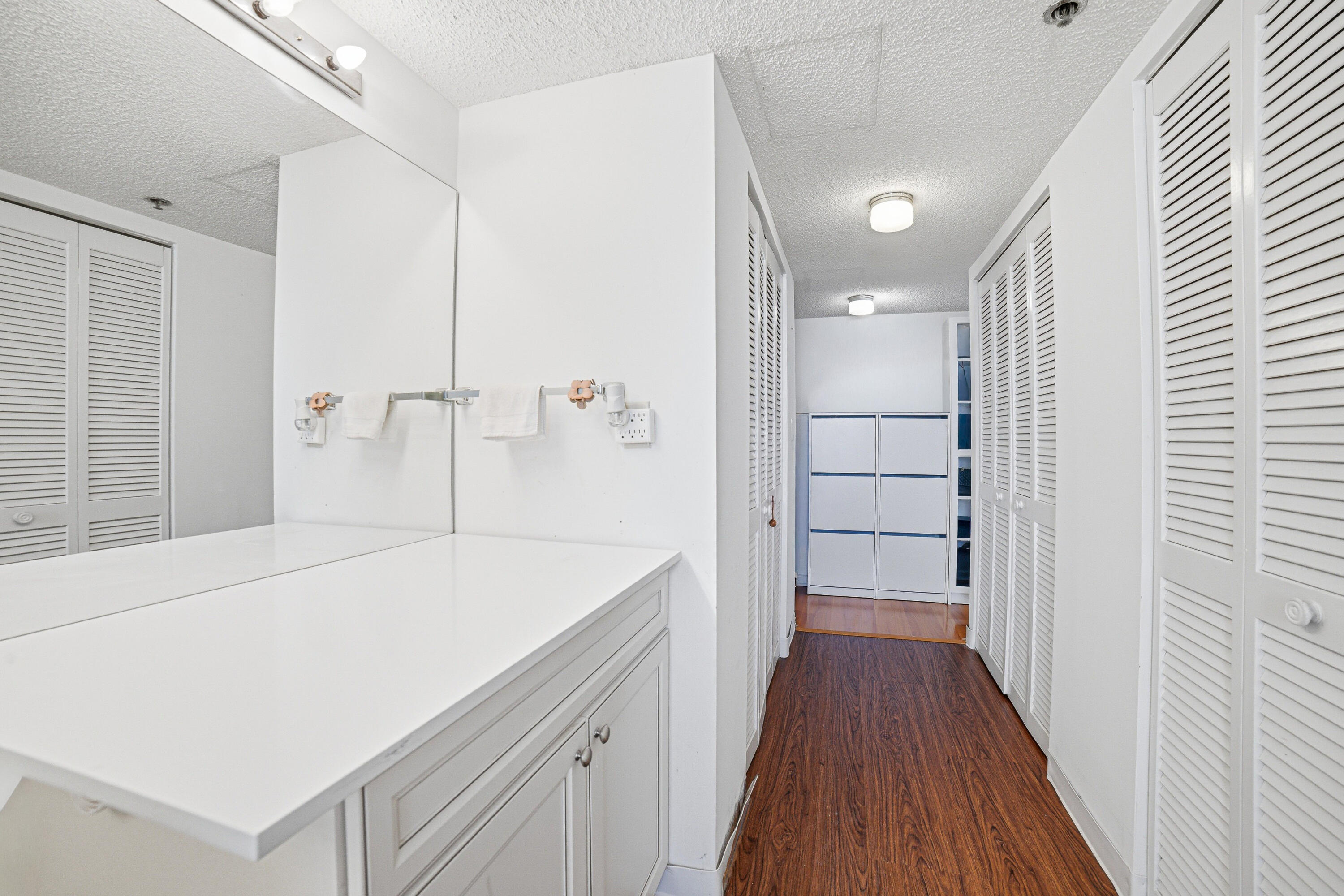 WINSTON TOWERS 600 CONDO - Residential