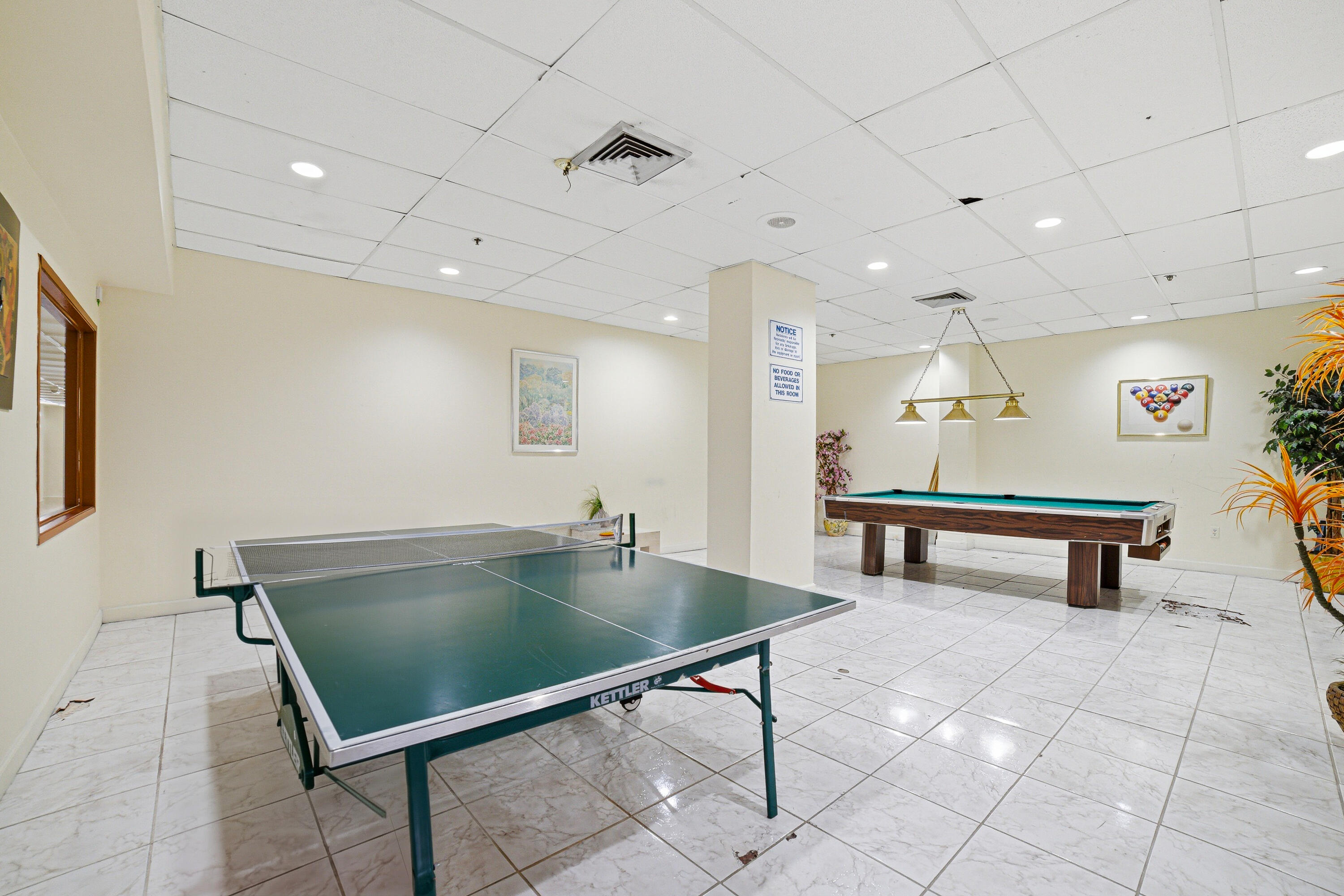 WINSTON TOWERS 600 CONDO - Residential