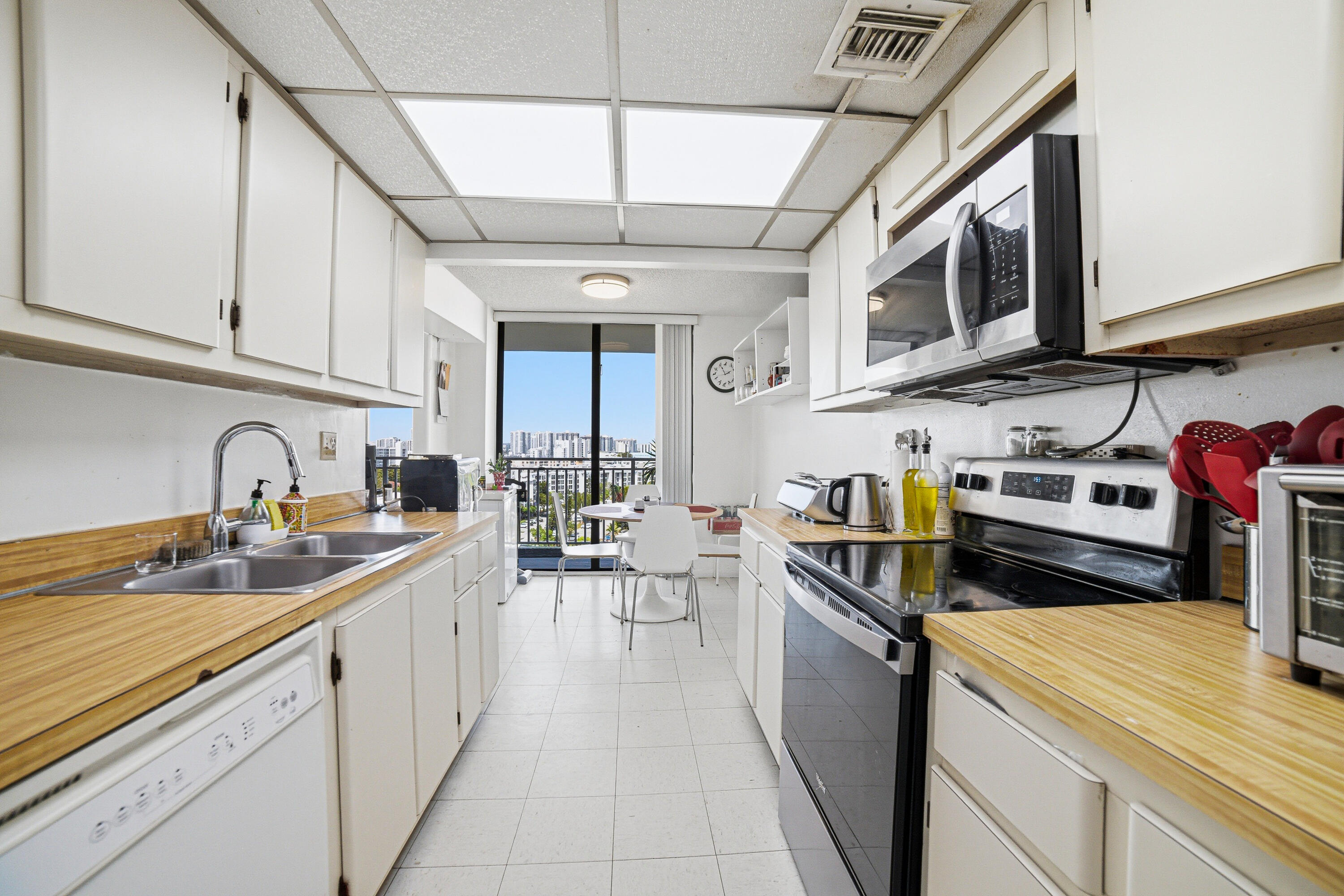 WINSTON TOWERS 600 CONDO - Residential