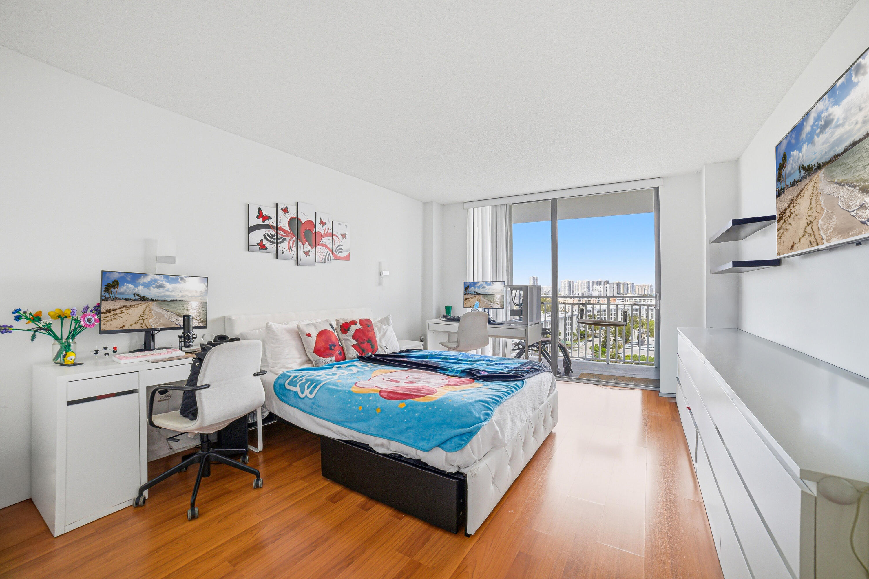 WINSTON TOWERS 600 CONDO - Residential