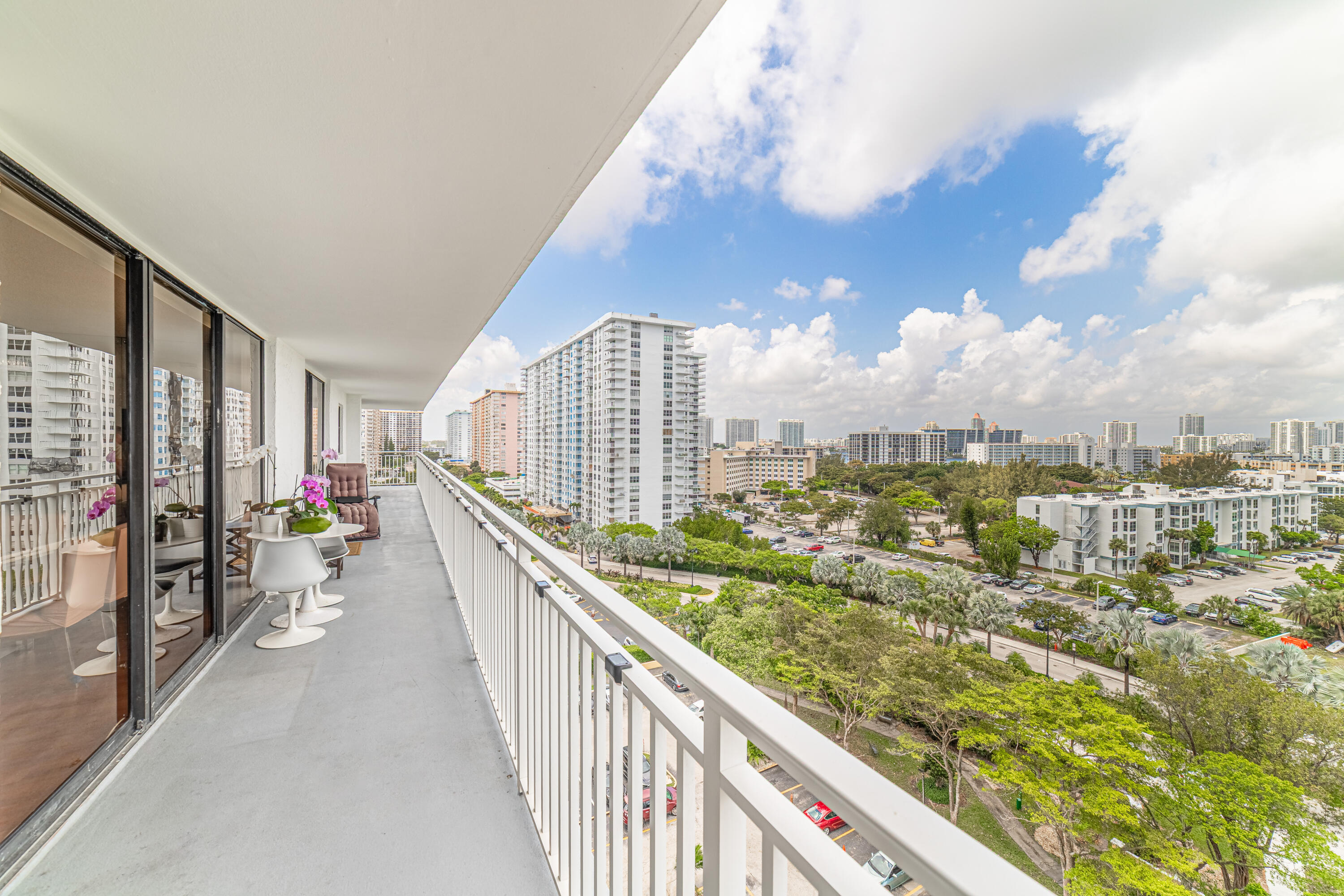 WINSTON TOWERS 600 CONDO - Residential