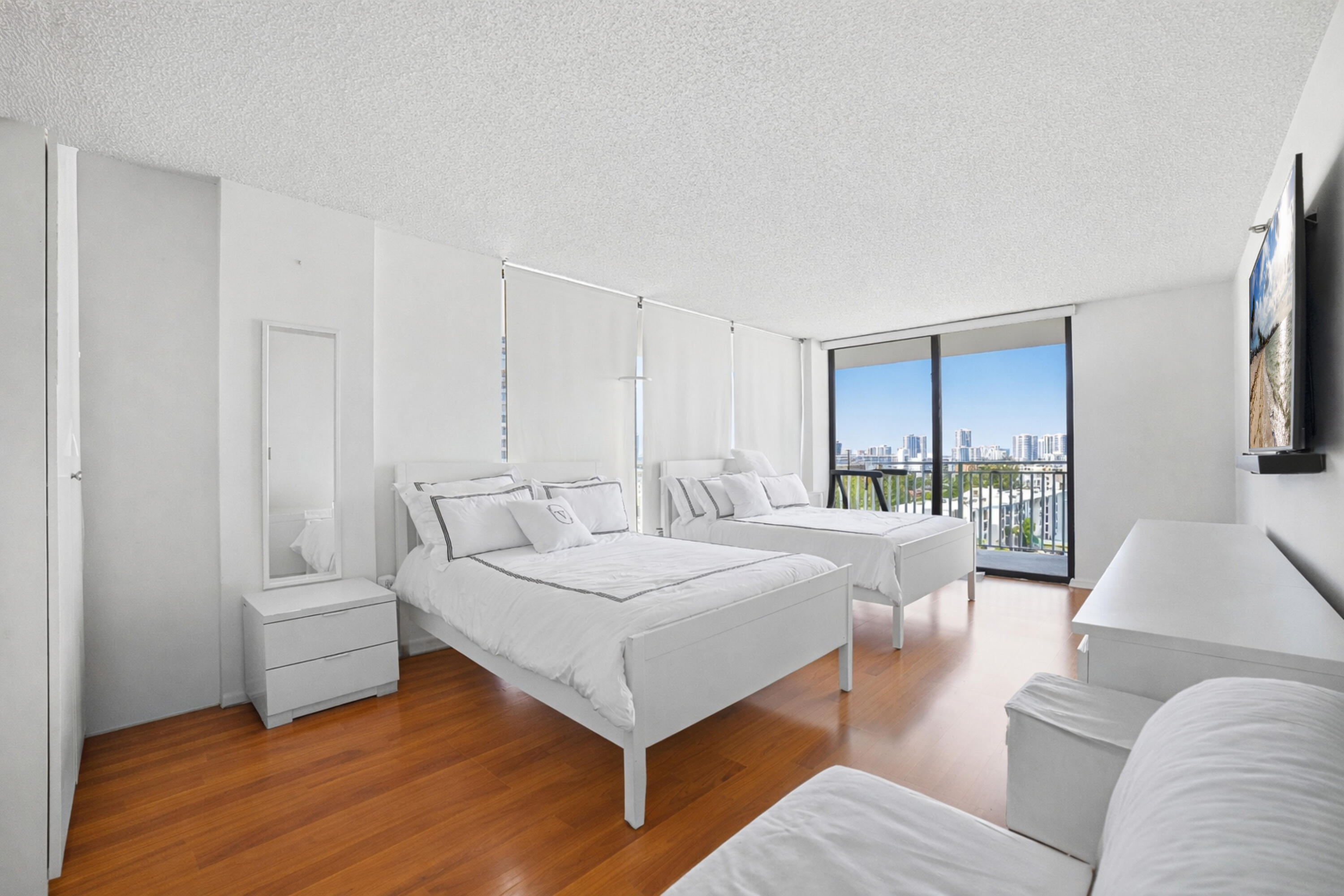 WINSTON TOWERS 600 CONDO - Residential