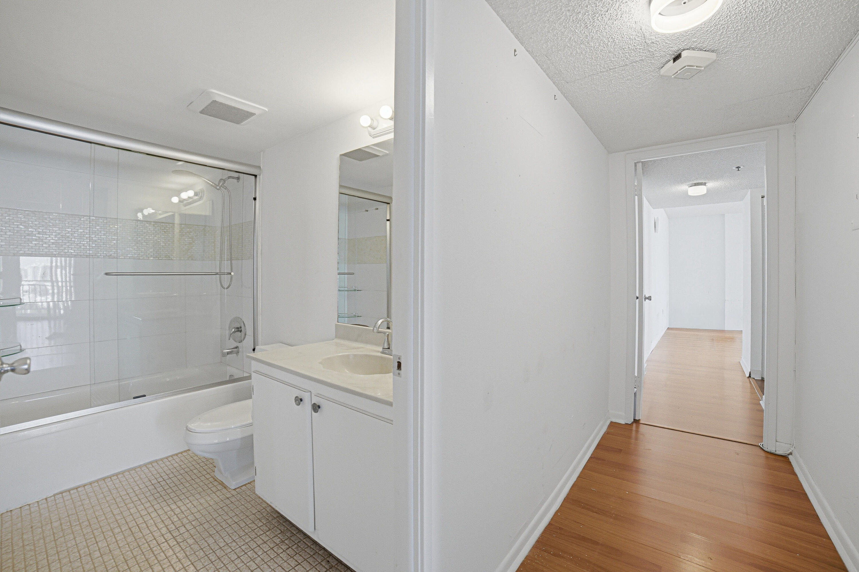 WINSTON TOWERS 600 CONDO - Residential