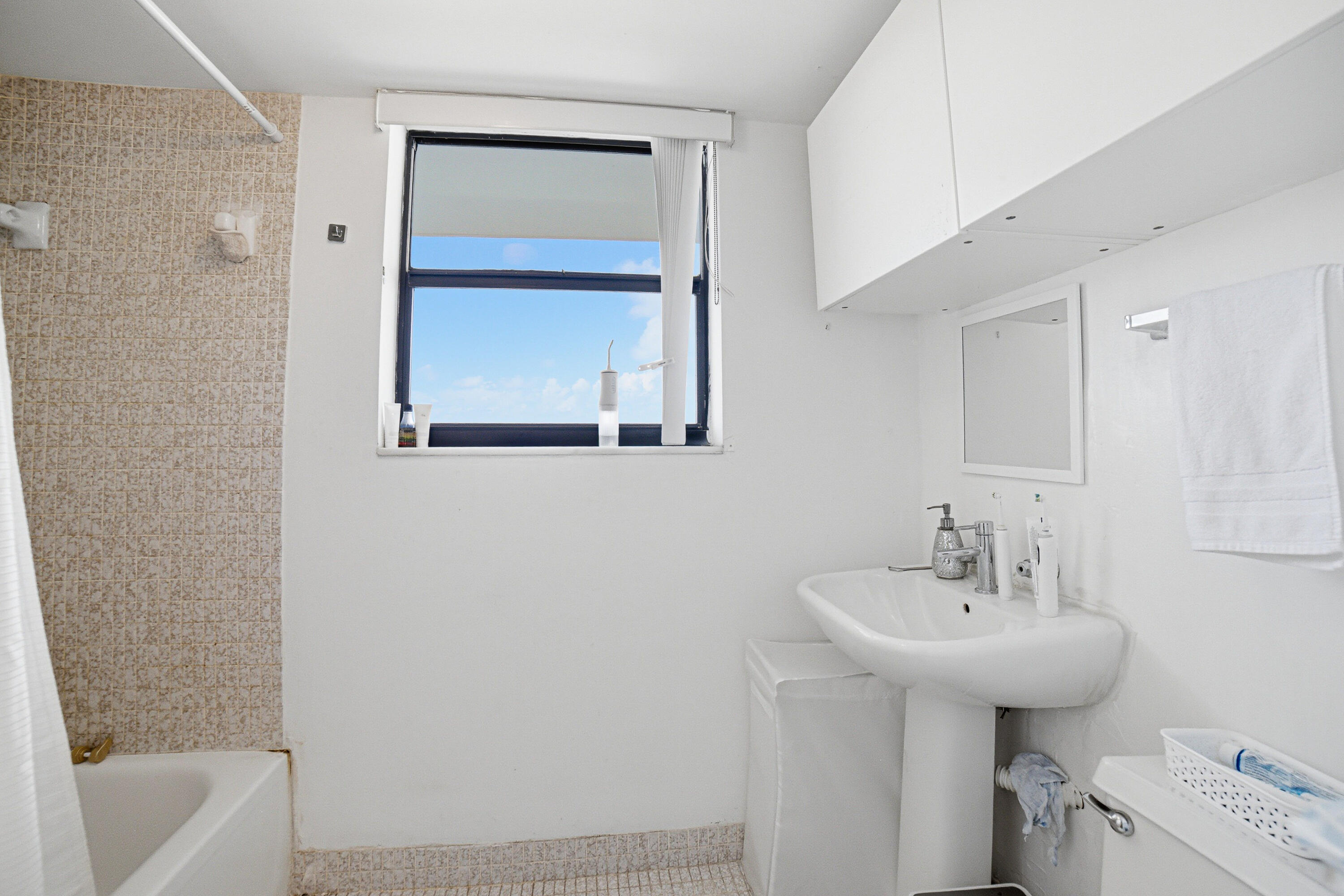 WINSTON TOWERS 600 CONDO - Residential