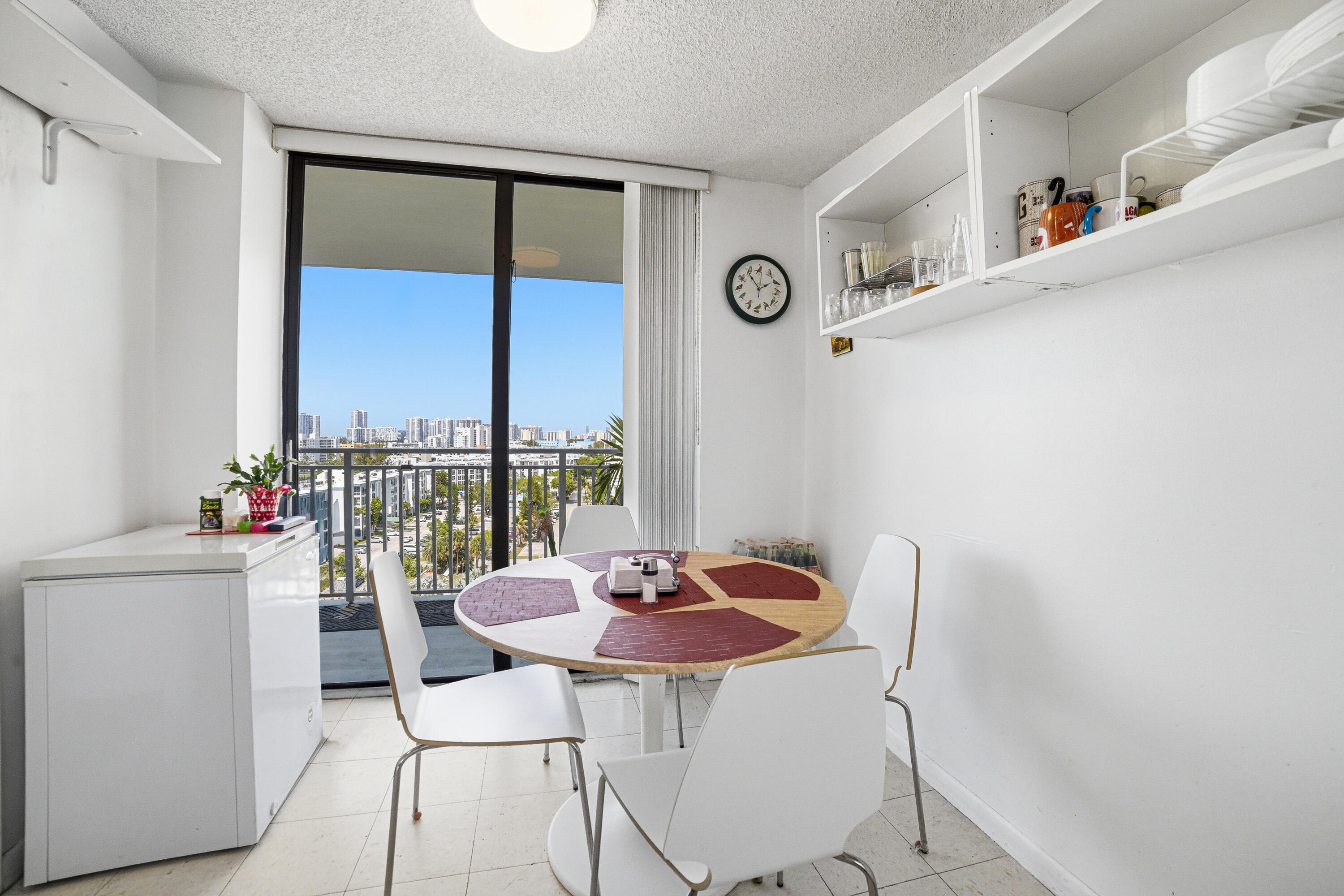 WINSTON TOWERS 600 CONDO - Residential