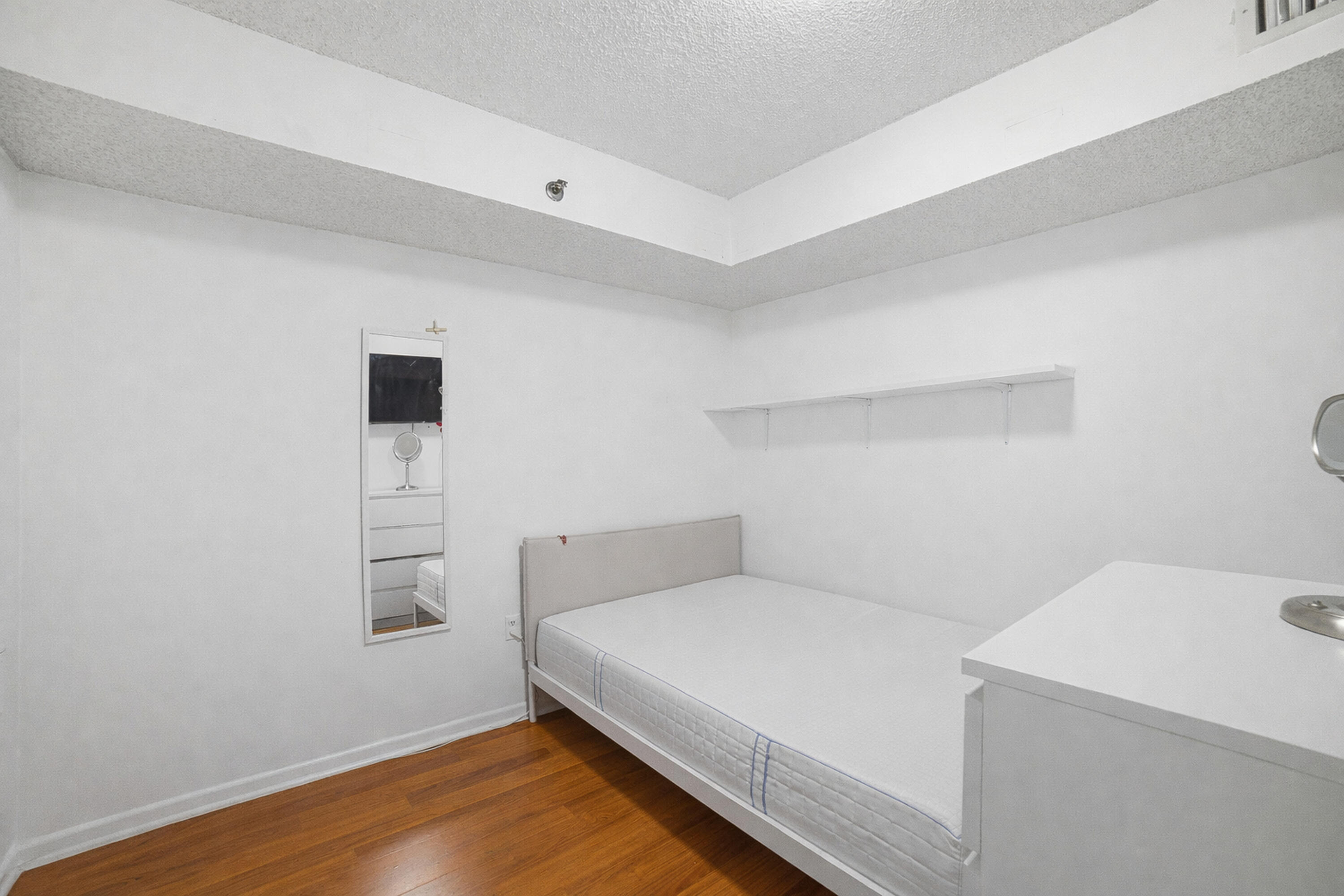 WINSTON TOWERS 600 CONDO - Residential