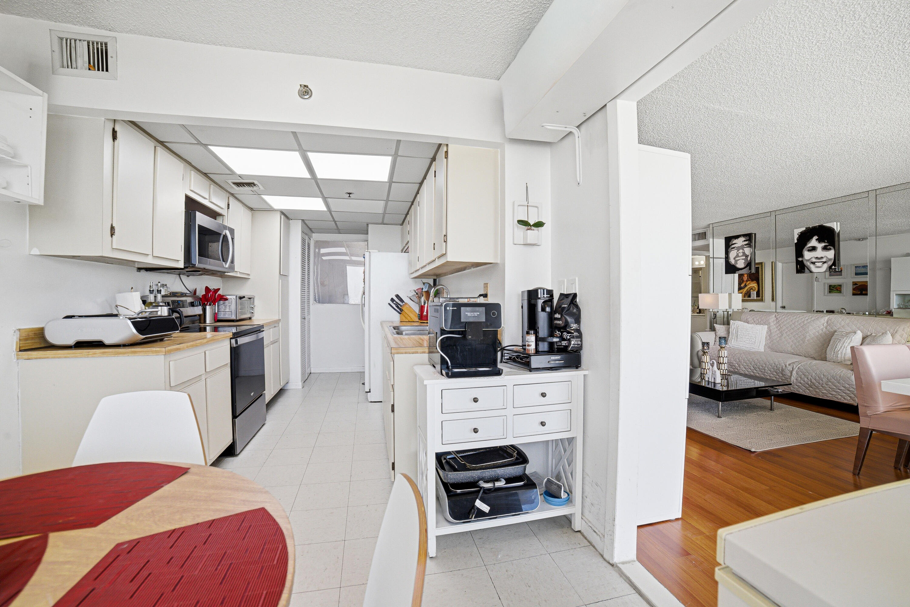 WINSTON TOWERS 600 CONDO - Residential