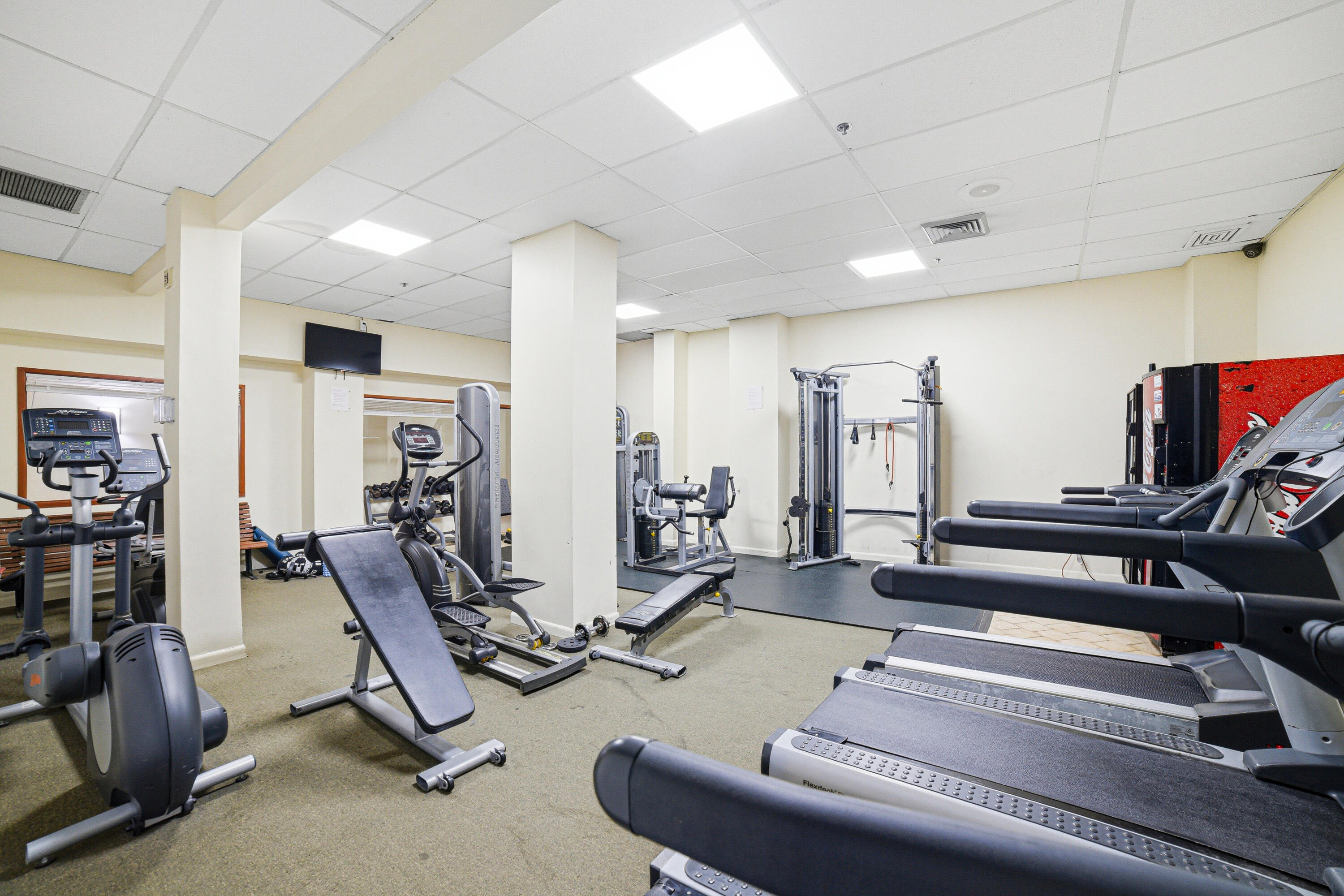 WINSTON TOWERS 600 CONDO - Residential