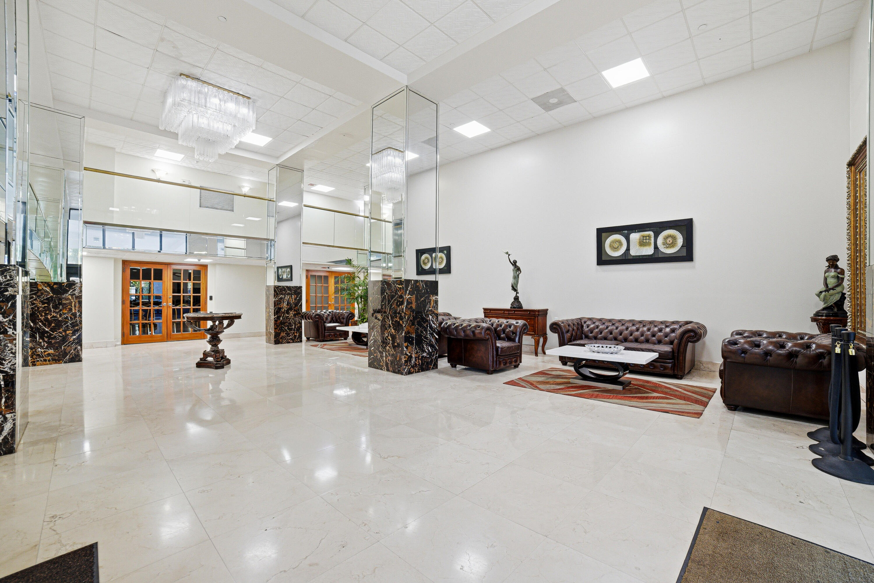 WINSTON TOWERS 600 CONDO - Residential