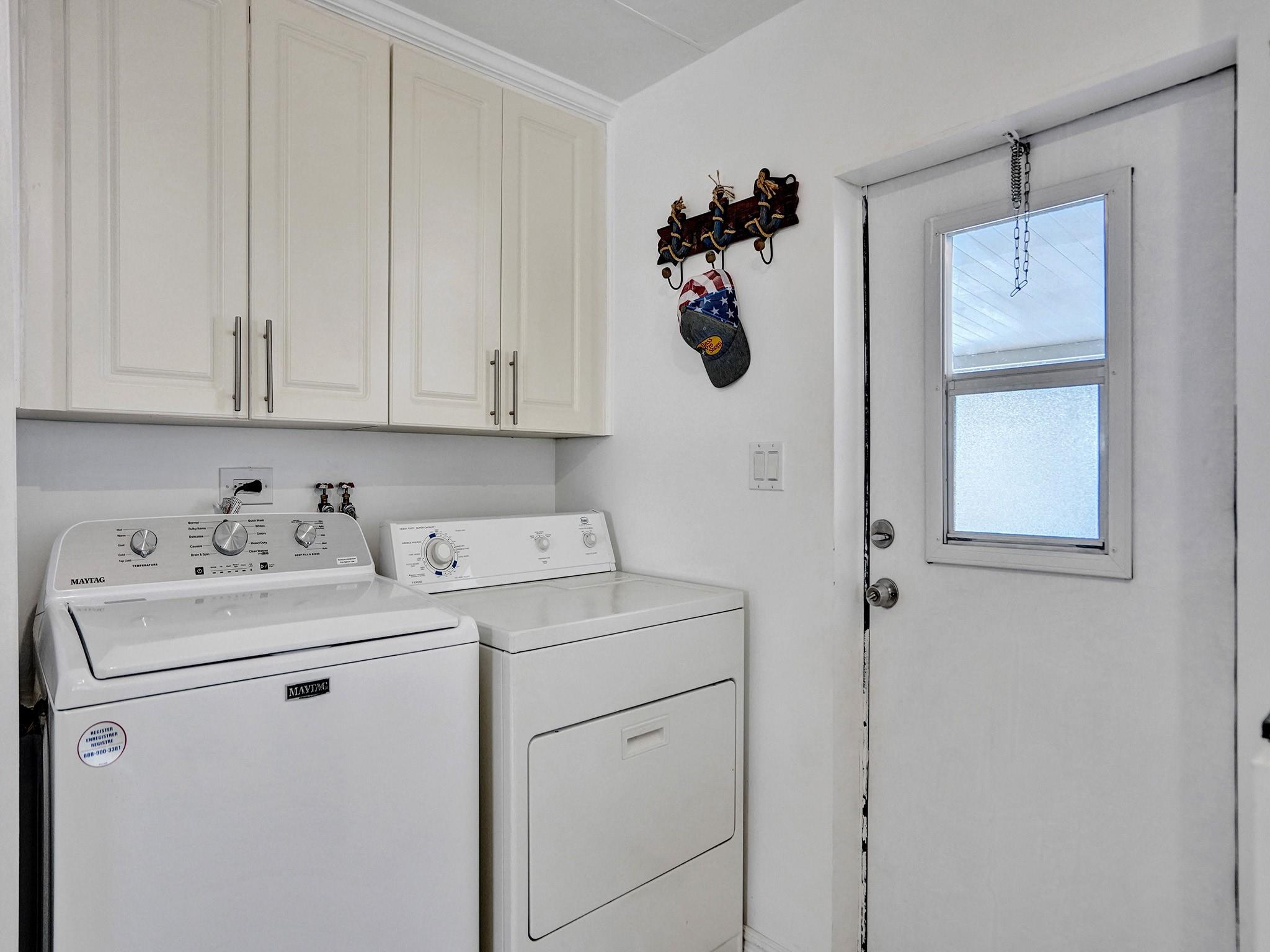 RAVENSWOOD ESTATES & MARI - Residential