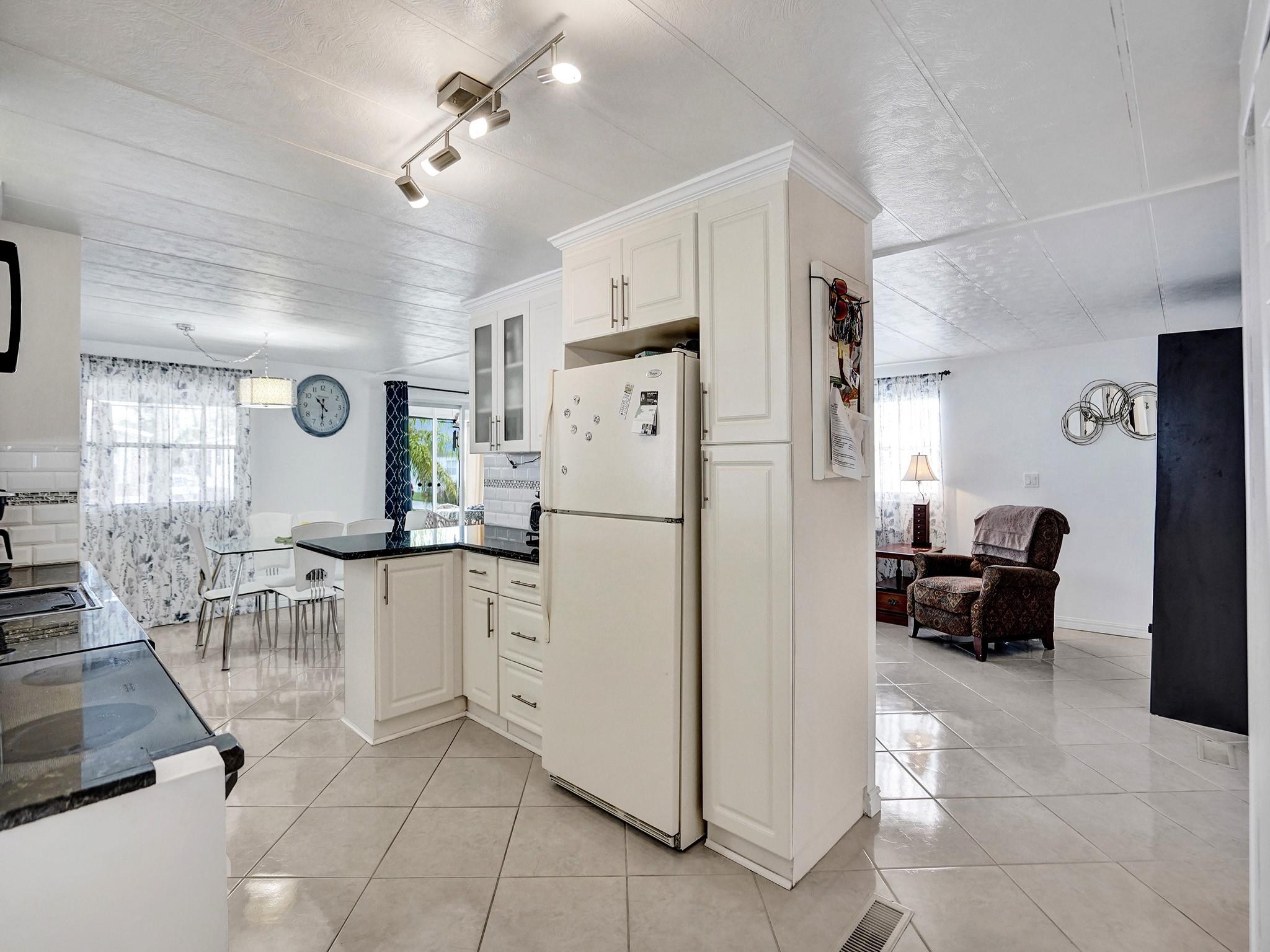 RAVENSWOOD ESTATES & MARI - Residential