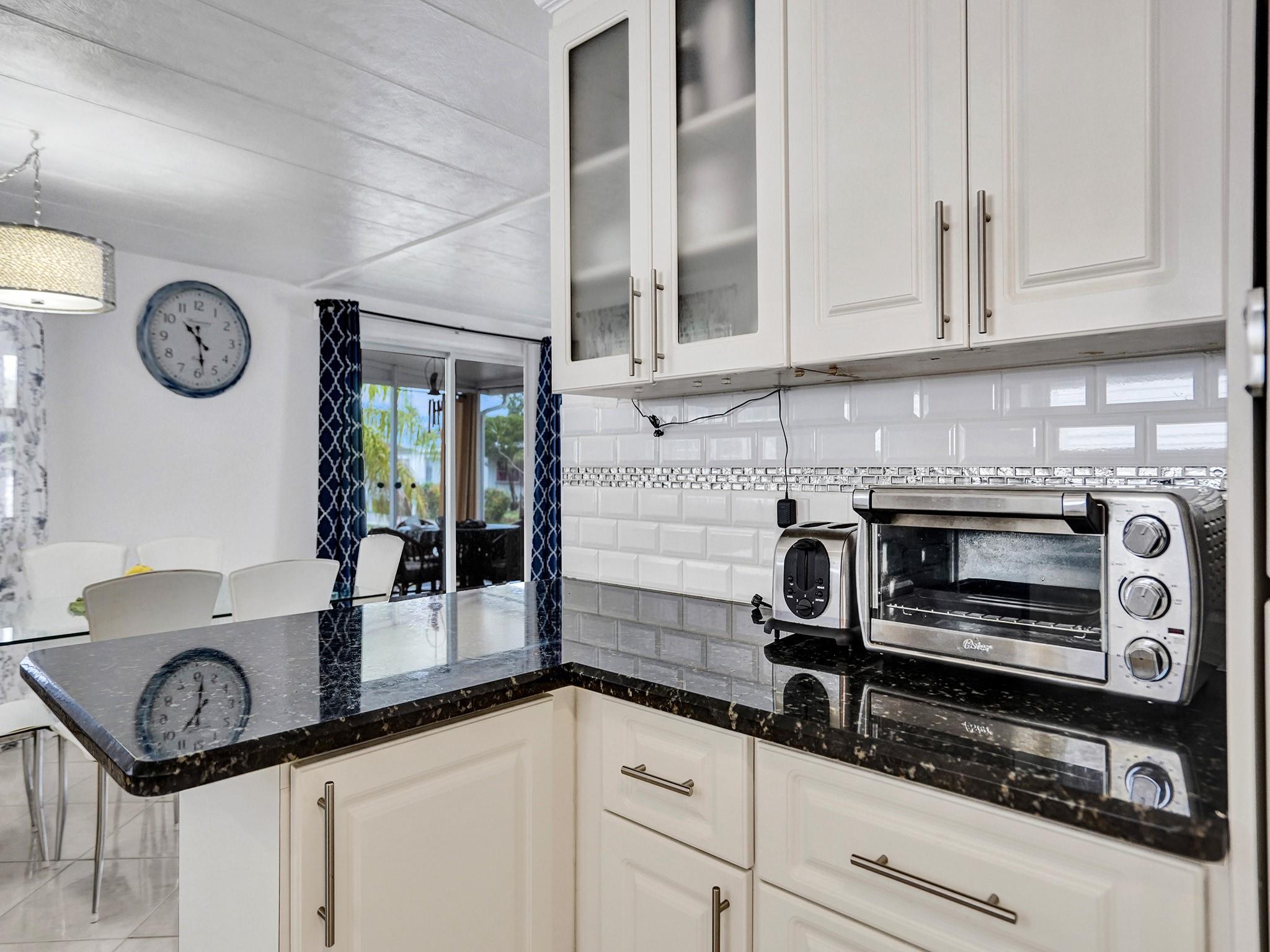 RAVENSWOOD ESTATES & MARI - Residential