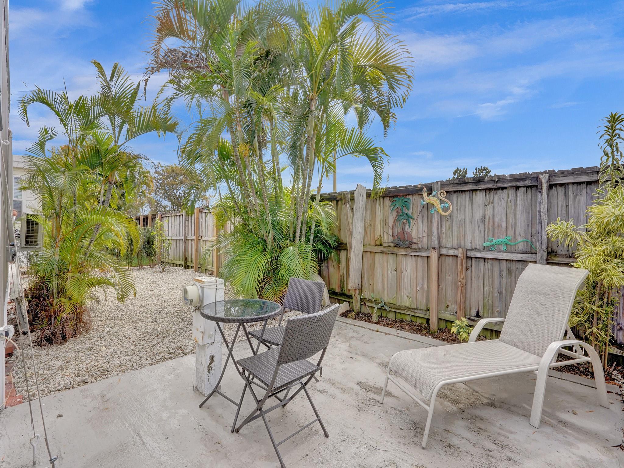 RAVENSWOOD ESTATES & MARI - Residential