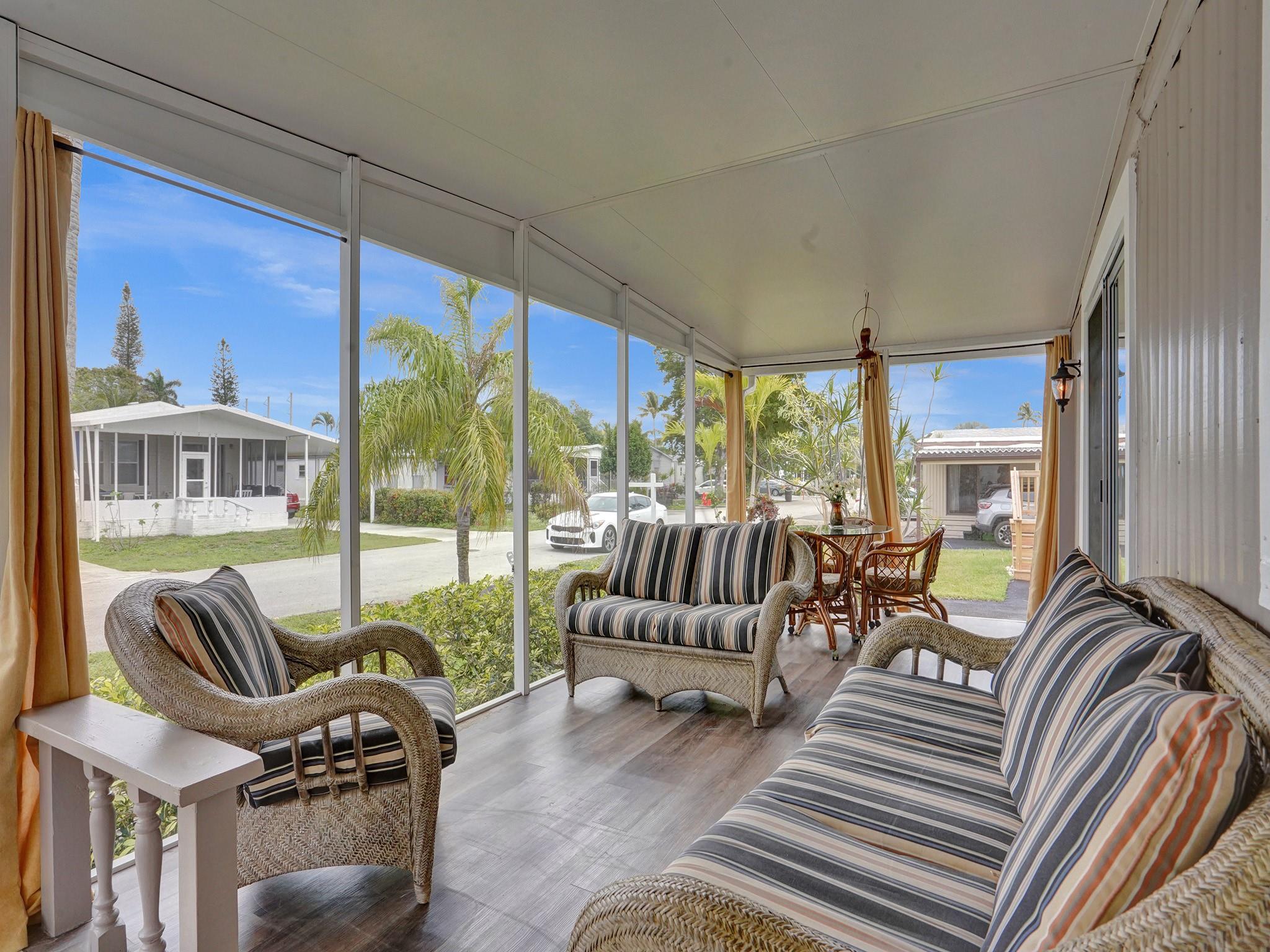 RAVENSWOOD ESTATES & MARI - Residential