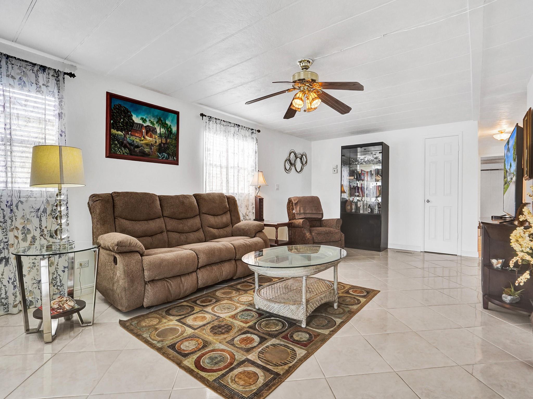 RAVENSWOOD ESTATES & MARI - Residential