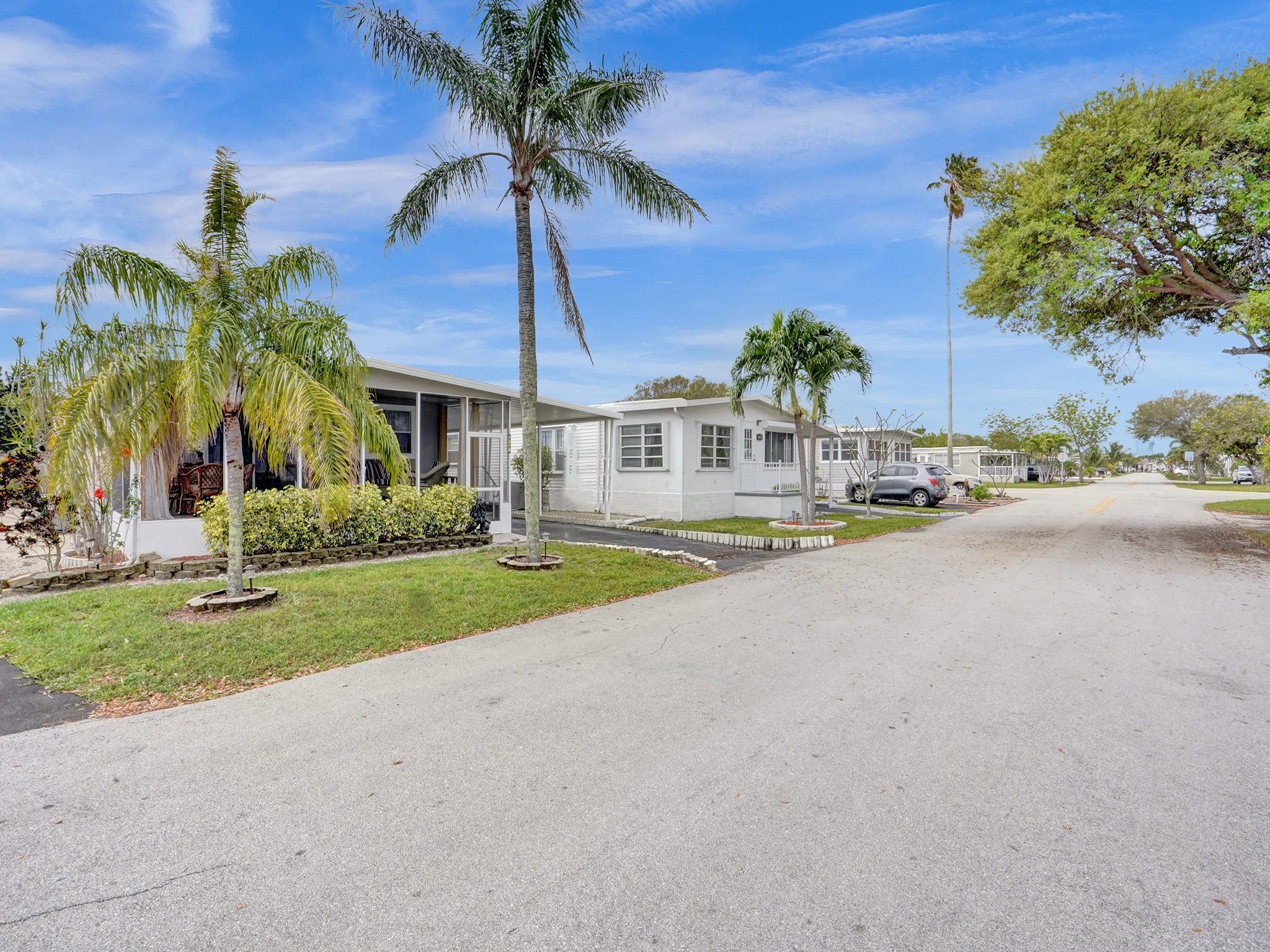 RAVENSWOOD ESTATES & MARI - Residential
